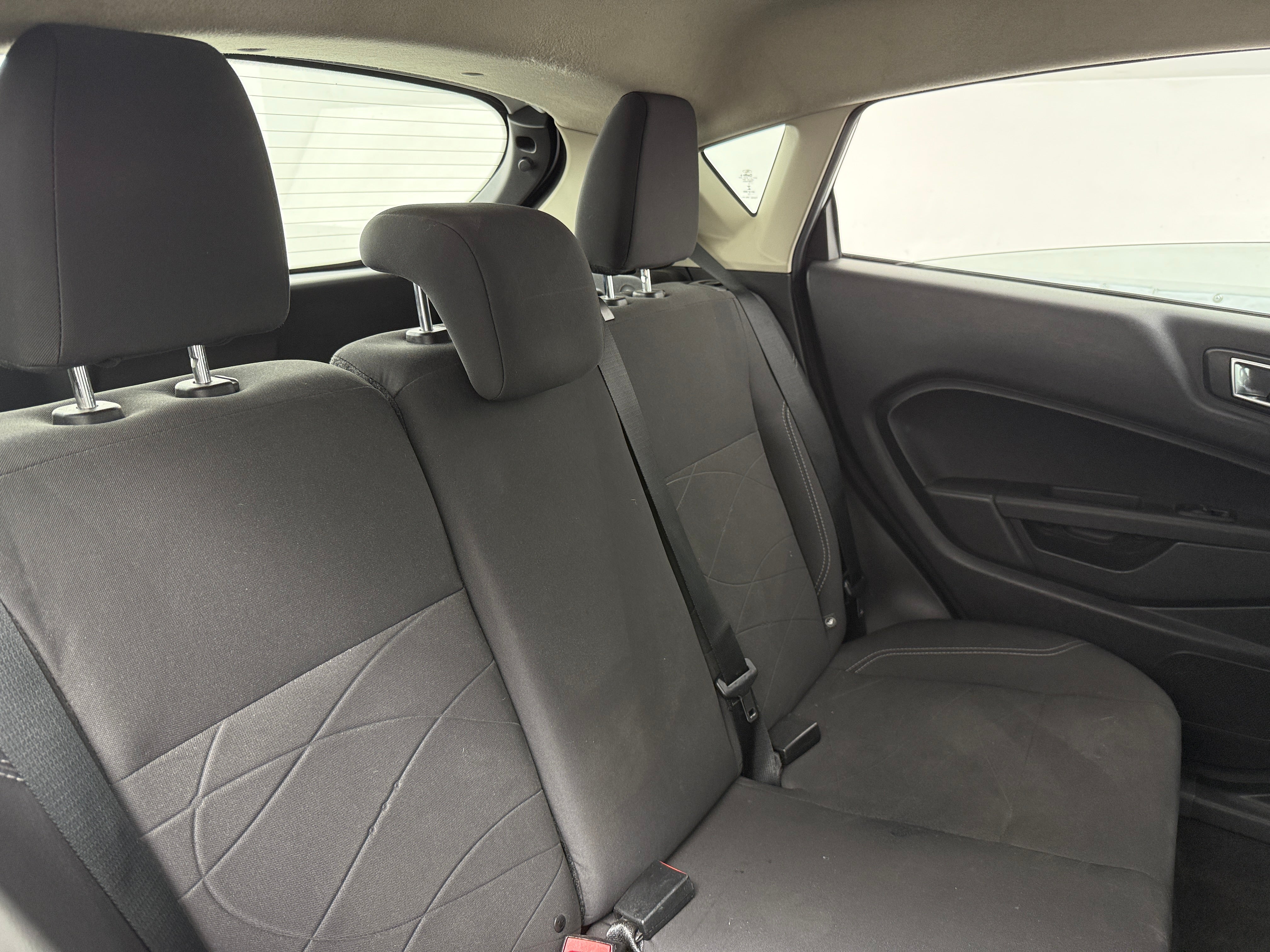2015 Ford Fiesta SE 6