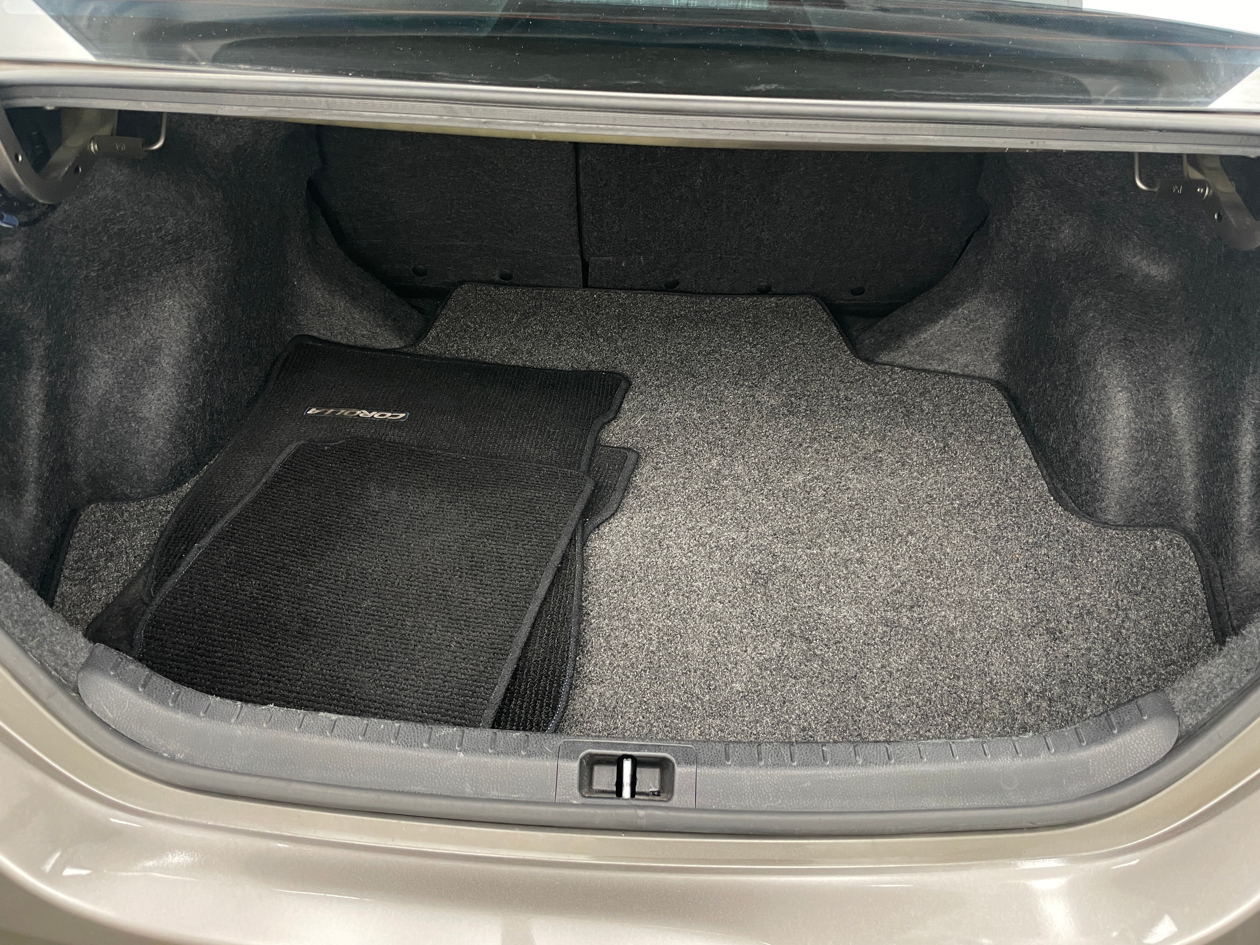 2017 Toyota Corolla SE 7