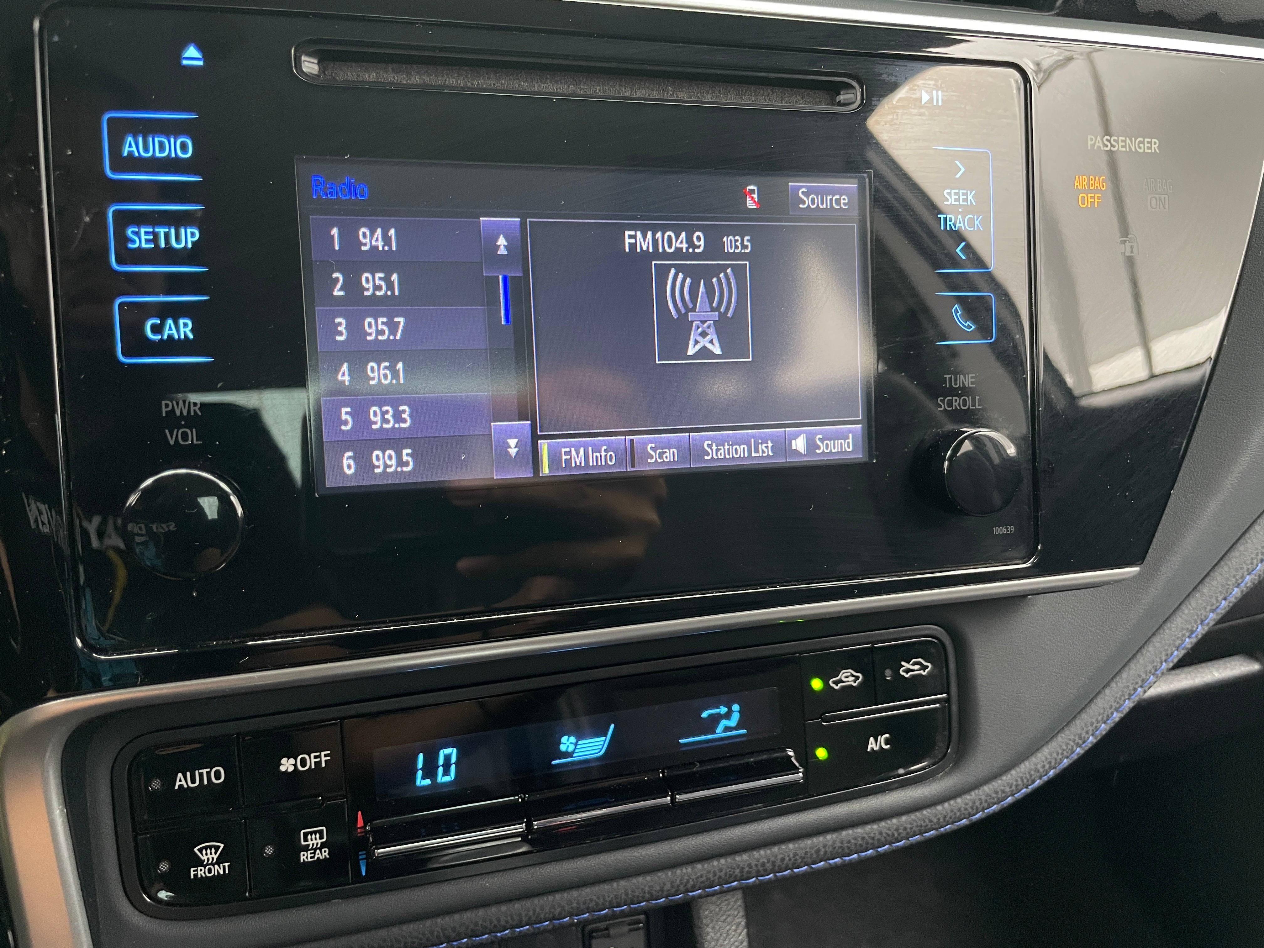 2017 Toyota Corolla SE 4