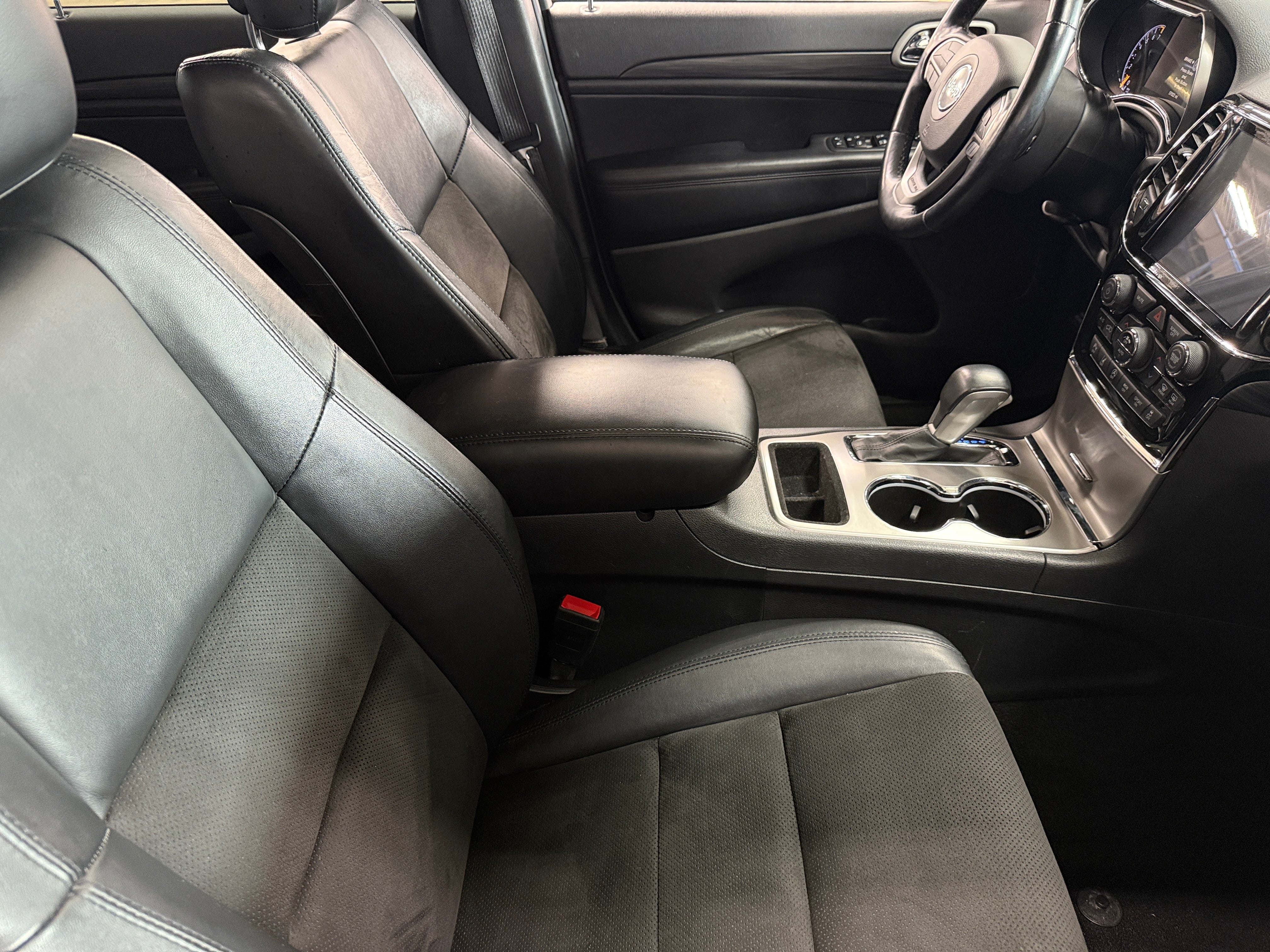 2021 Jeep Grand Cherokee Laredo 2