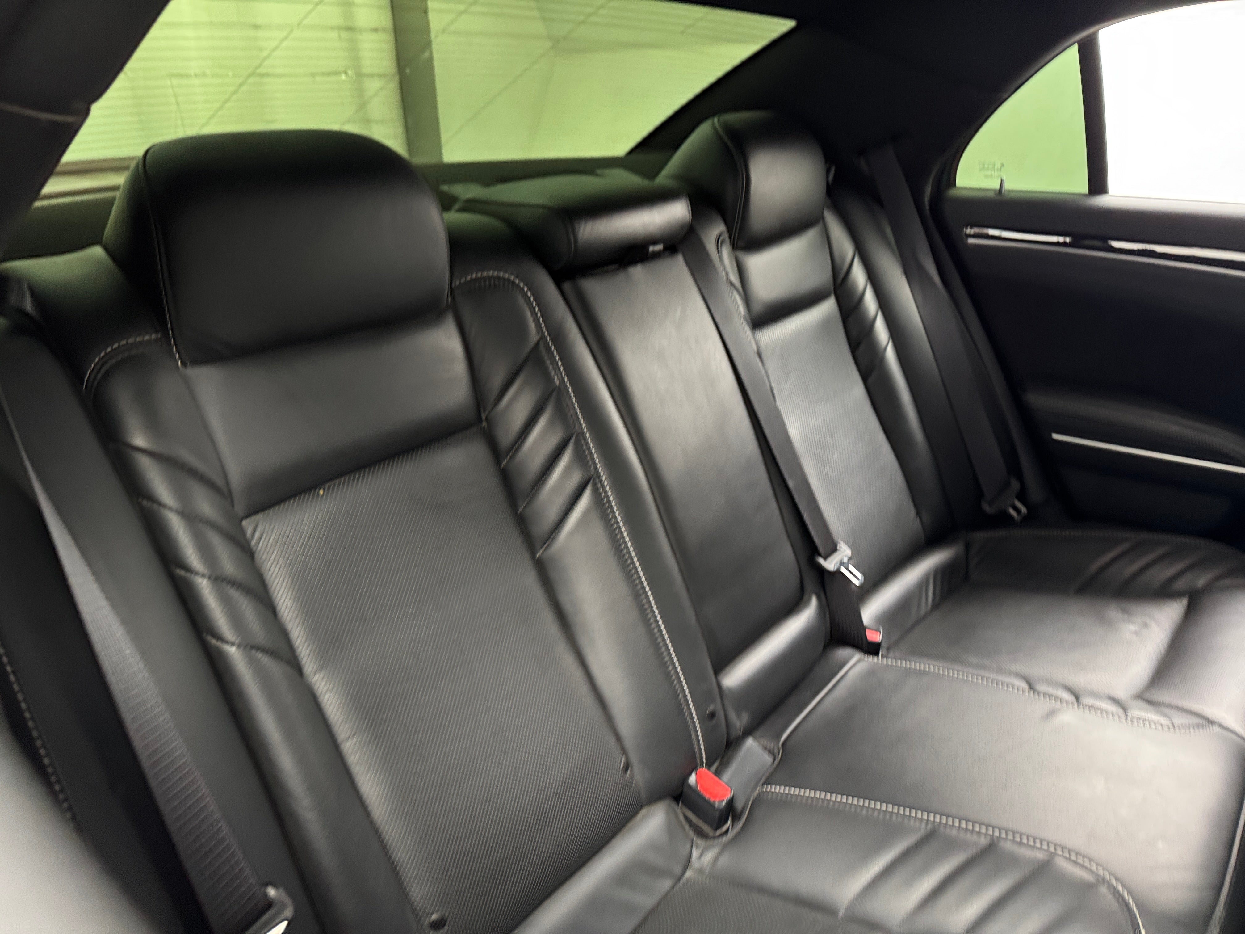 2023 Chrysler 300 C 5
