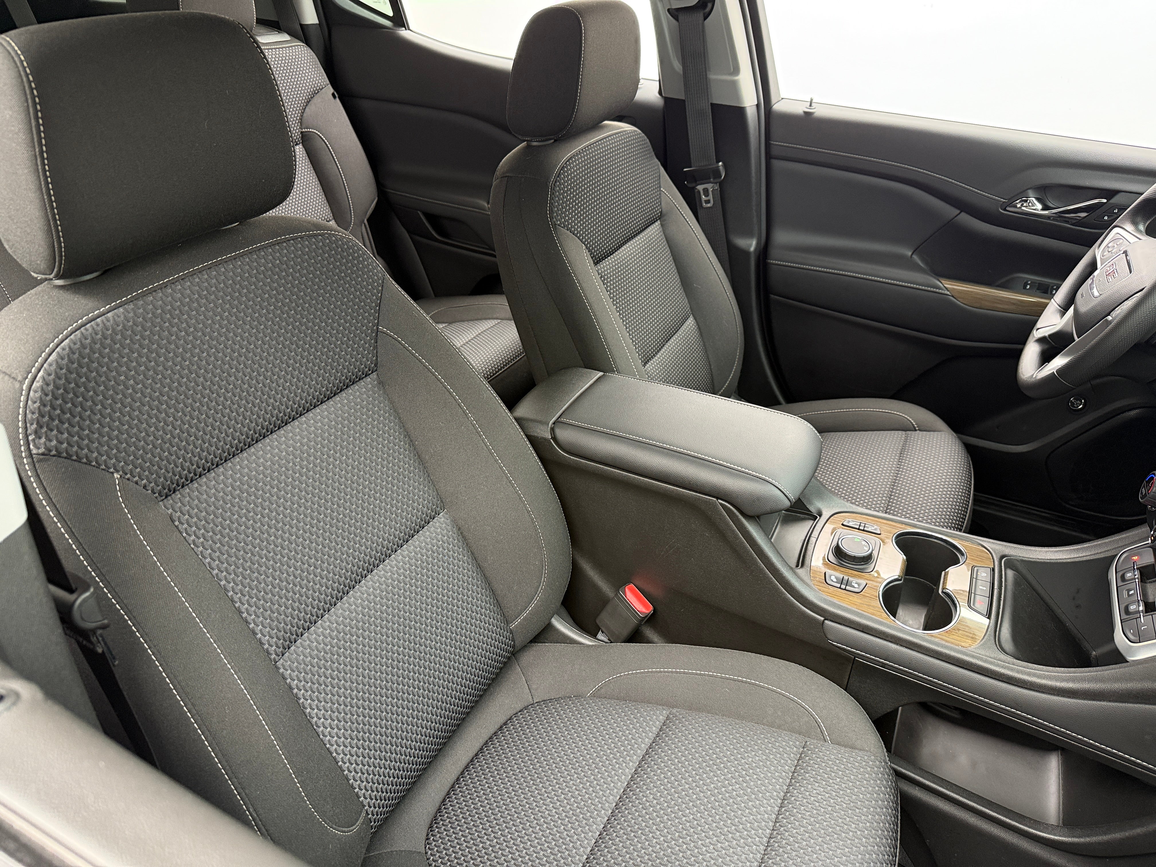 2023 GMC Acadia SLE 2