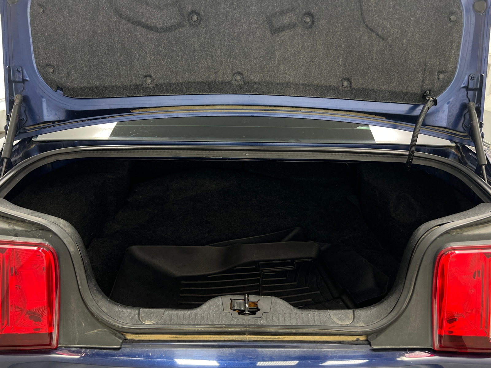 Thumbnail: 2010 Ford Mustang - 7