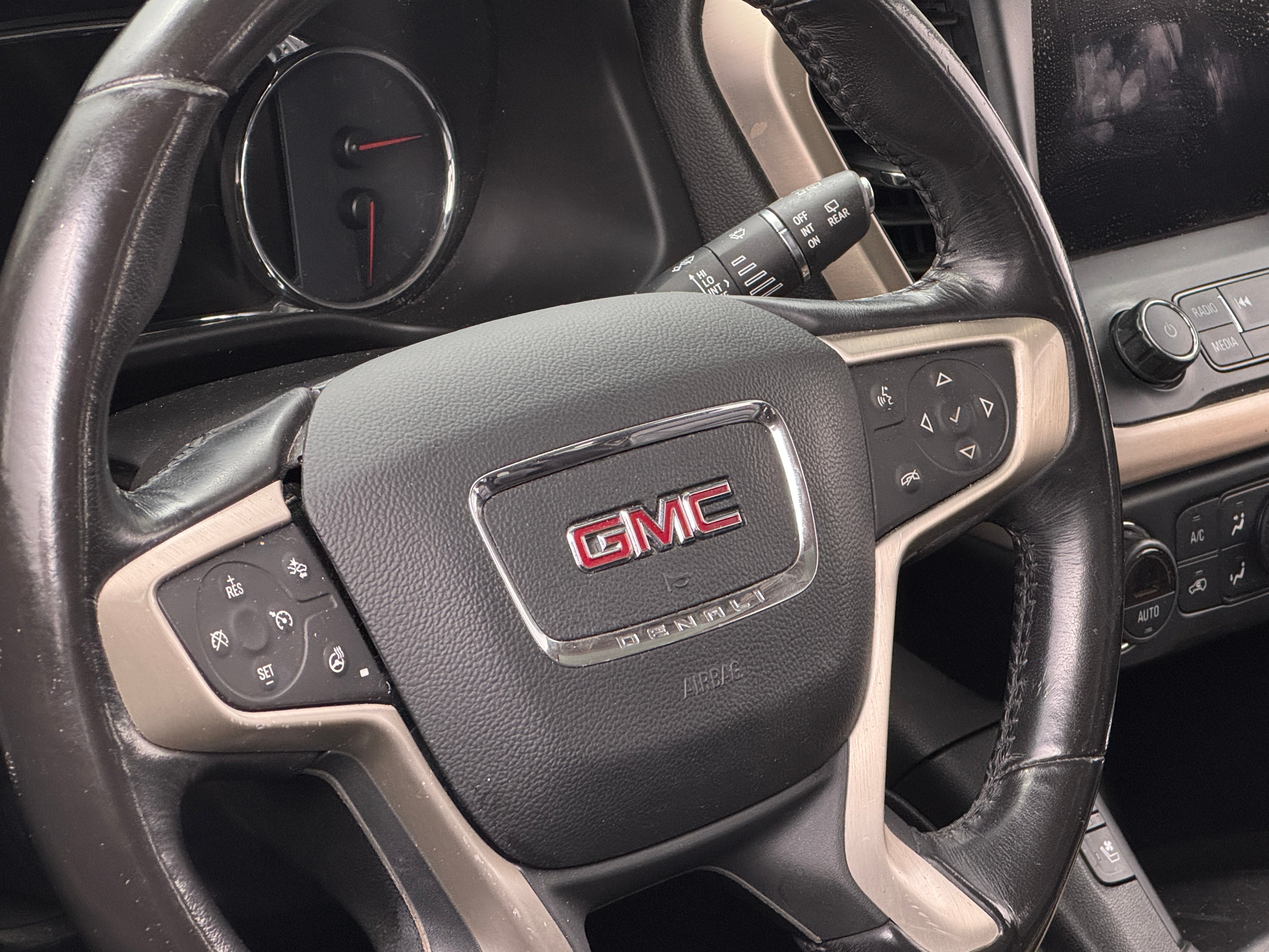 2019 GMC Acadia Denali 4