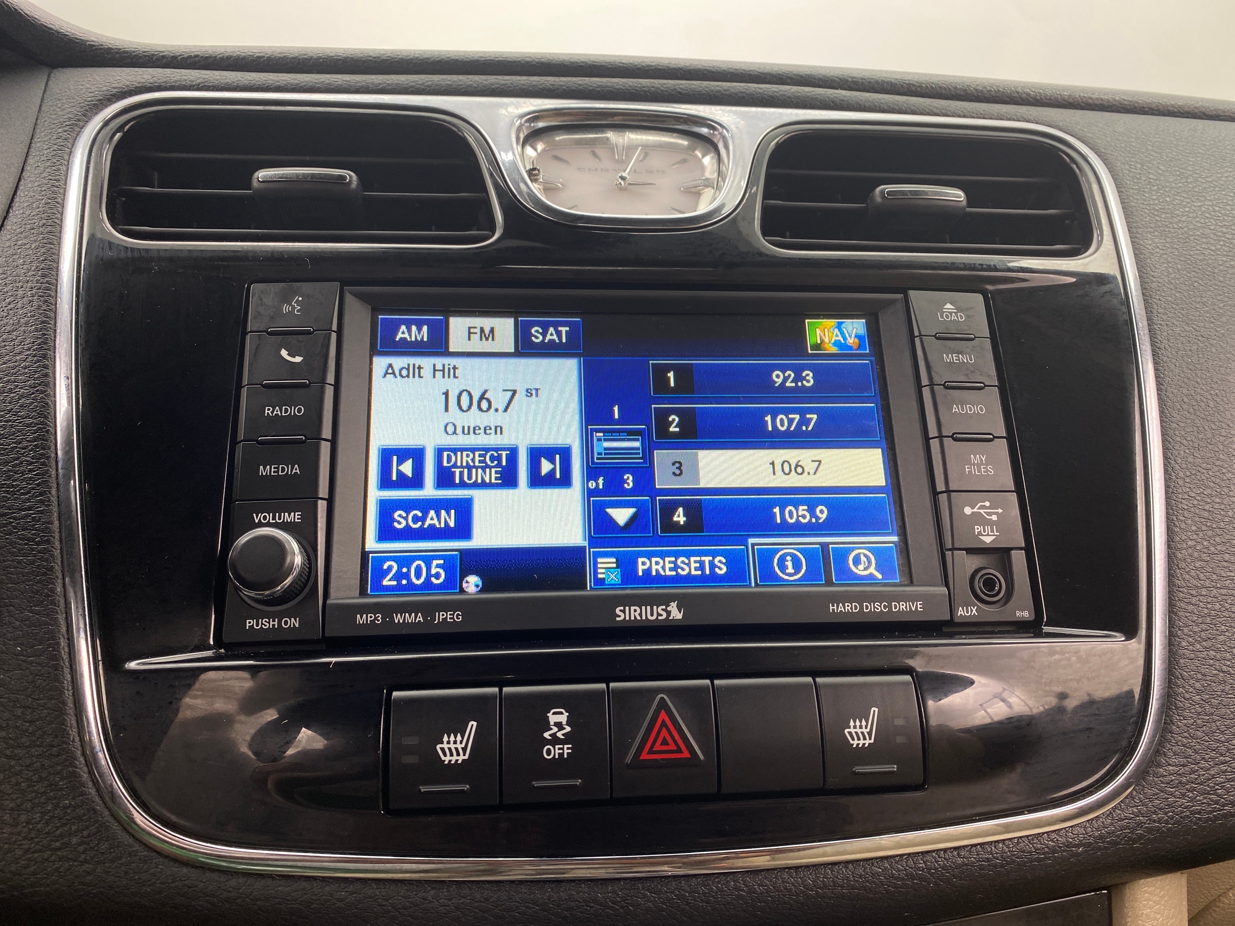 2011 Chrysler 200 Limited 3
