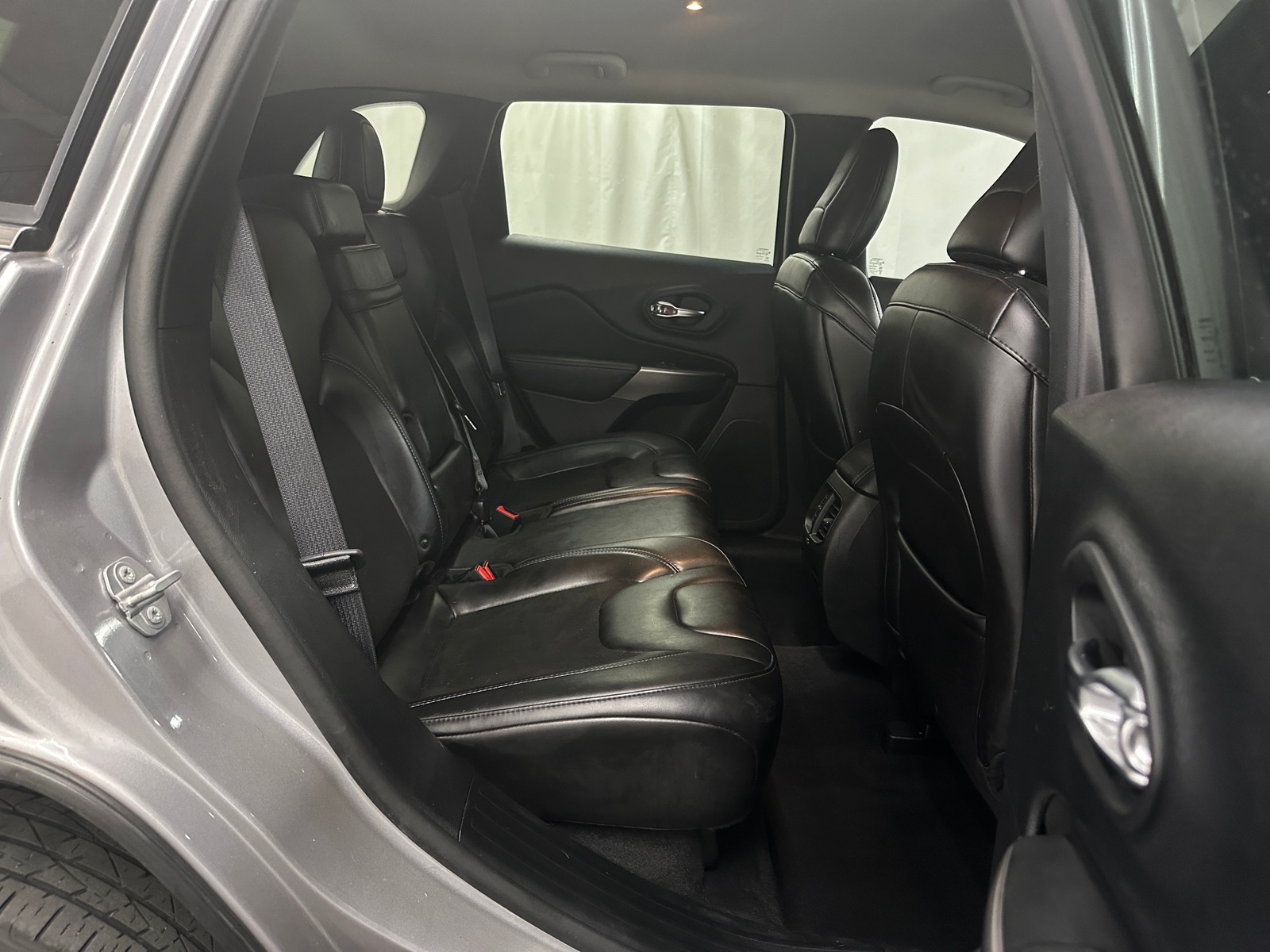 Thumbnail: 2019 Jeep Cherokee - 6