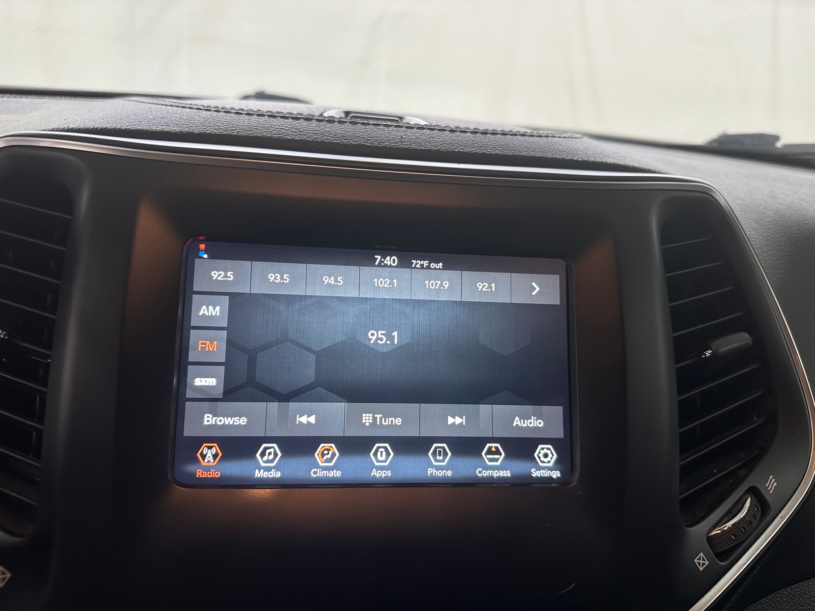 Thumbnail: 2019 Jeep Cherokee - 4