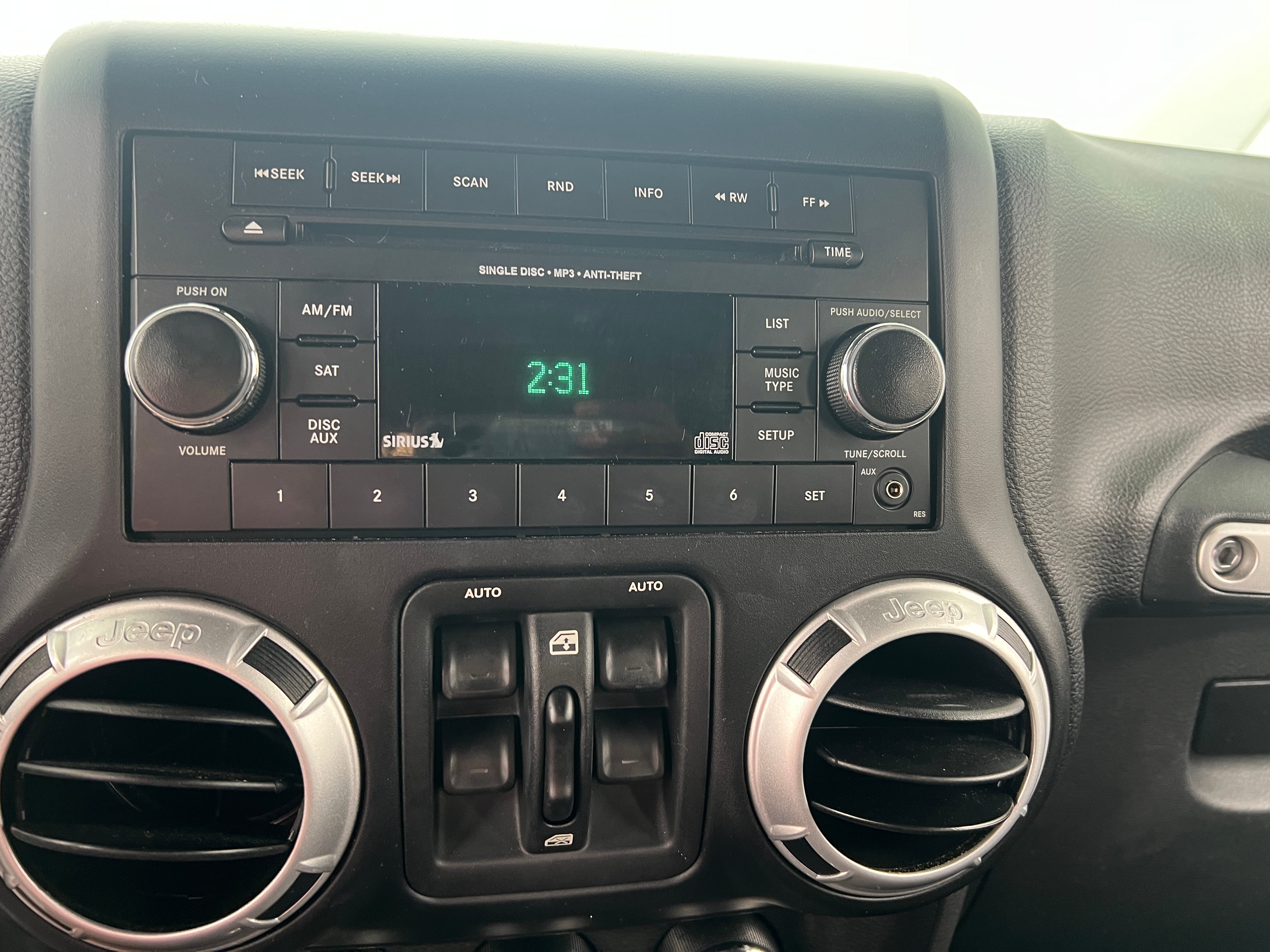 2014 Jeep Wrangler Unlimited Sahara 4