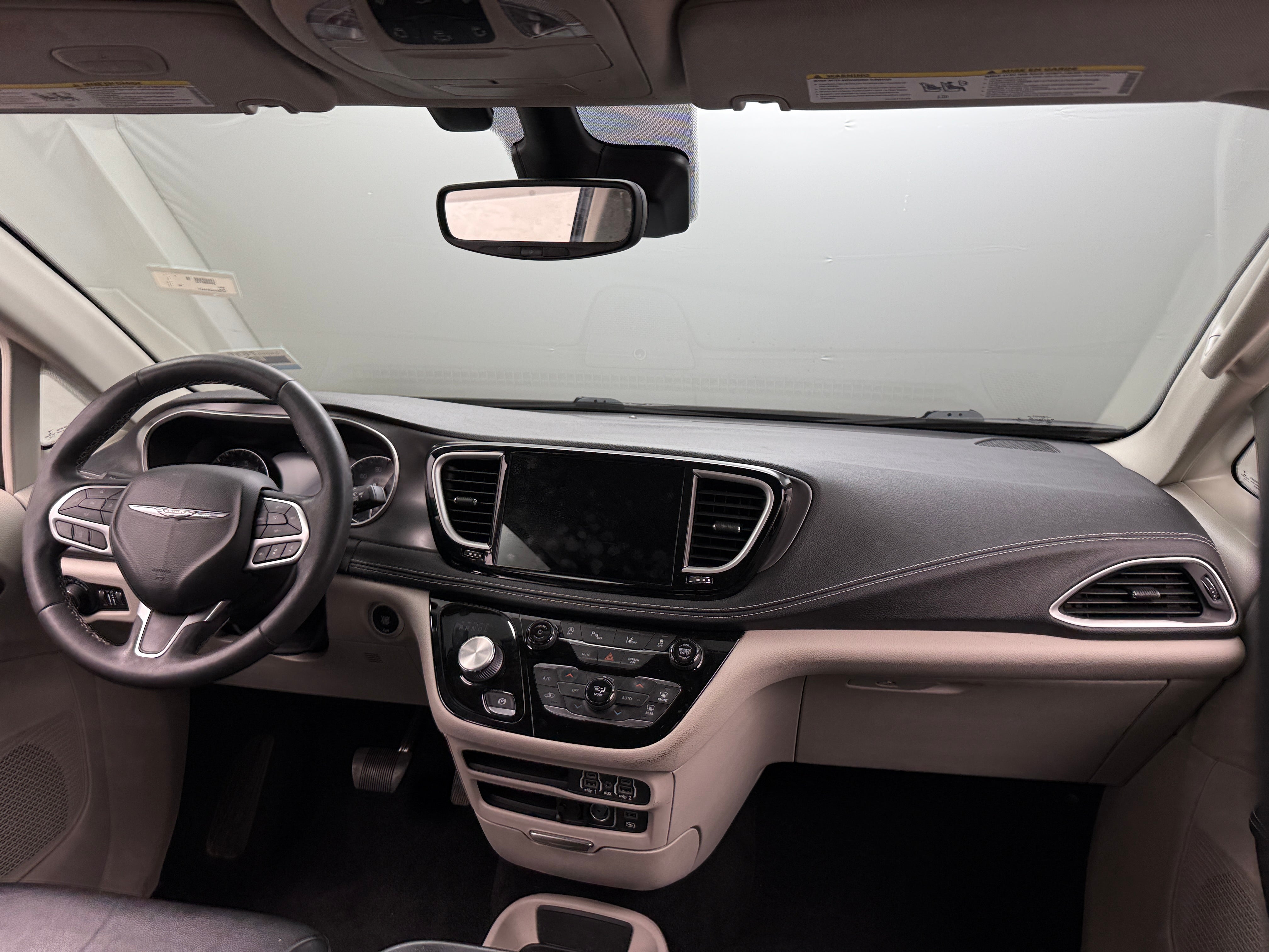 2022 Chrysler Pacifica Touring L 2