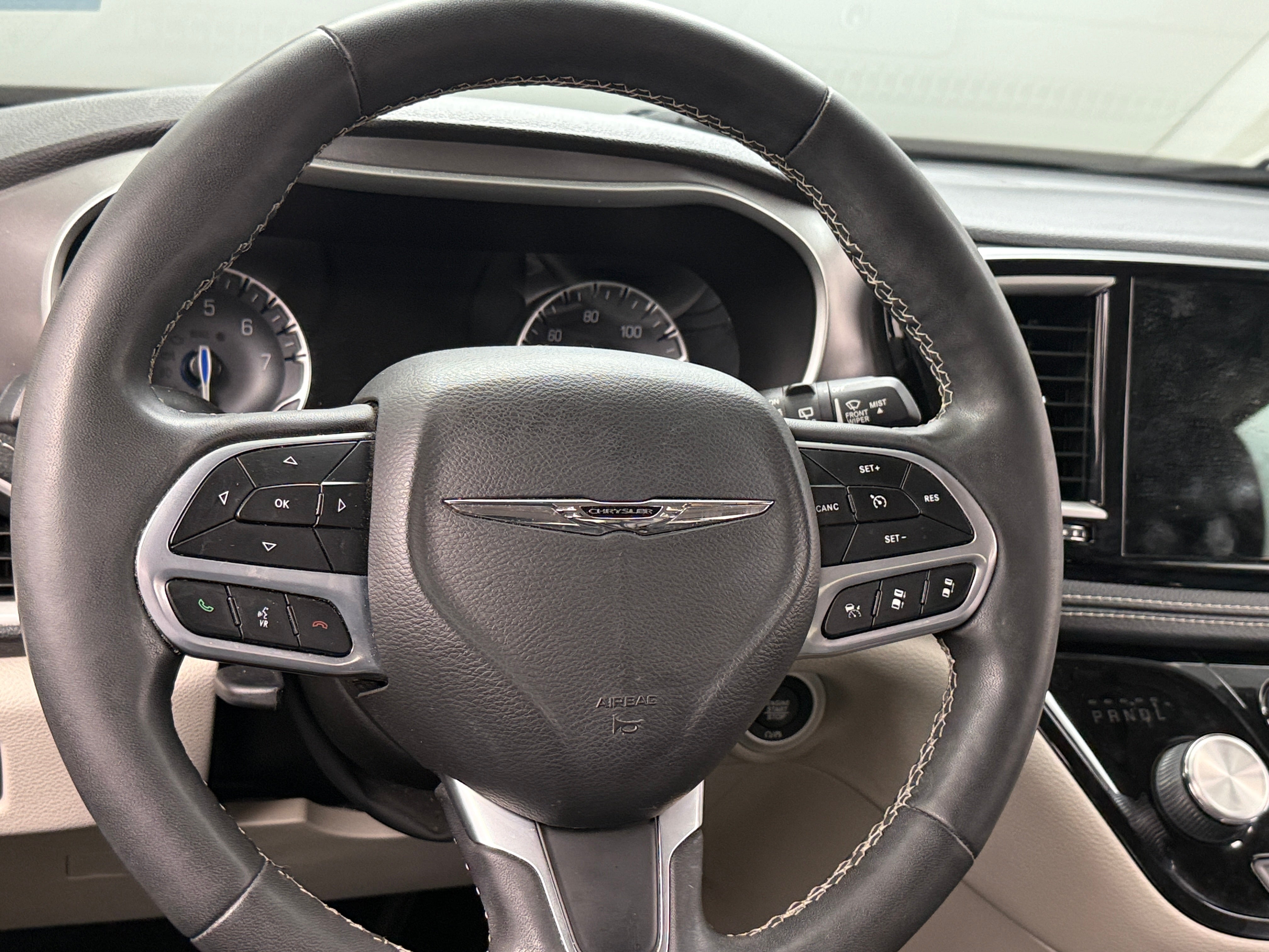 2022 Chrysler Pacifica Touring L 4