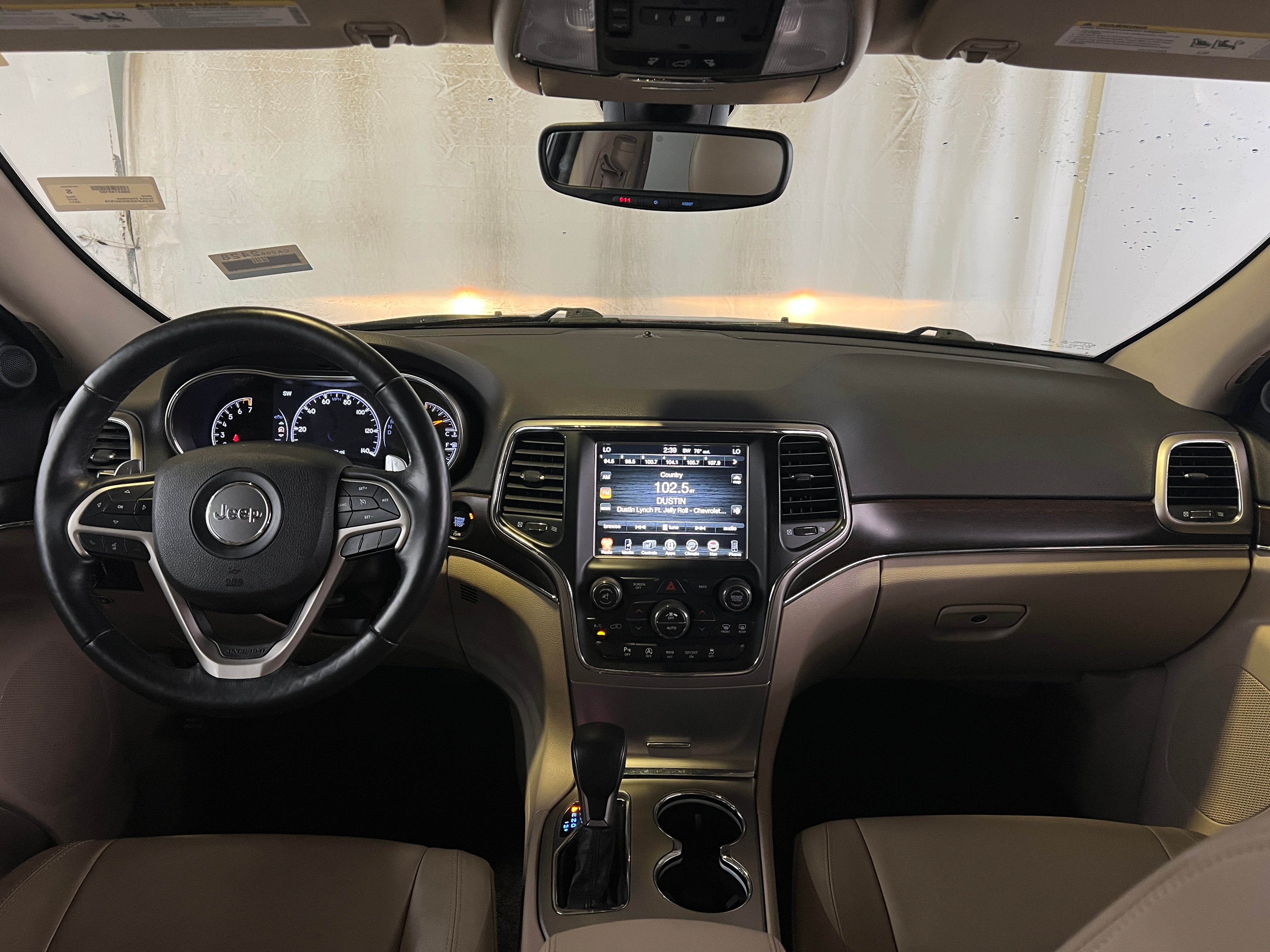 2017 Jeep Grand Cherokee Limited Edition 2