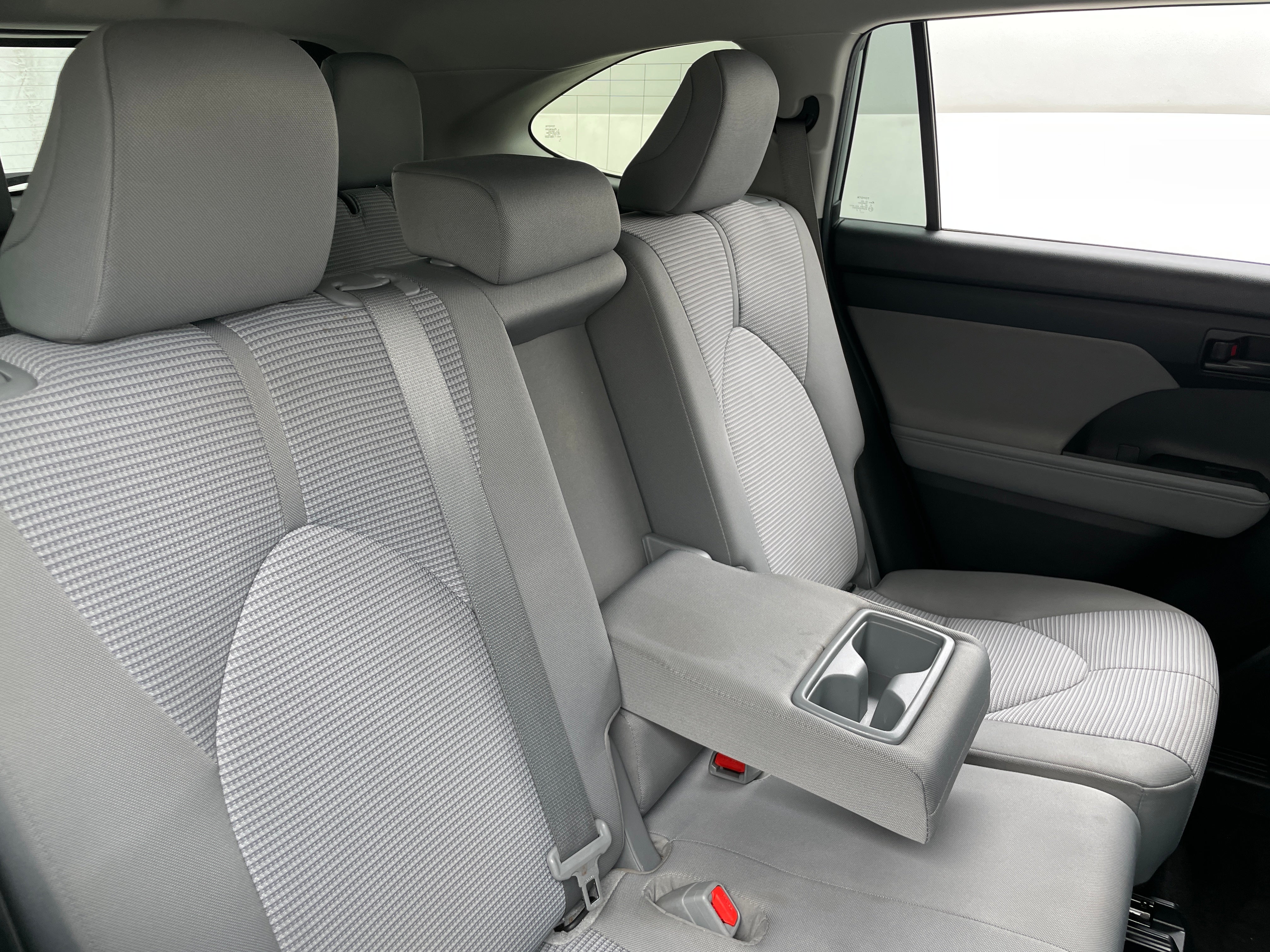2020 Toyota Highlander LE 6