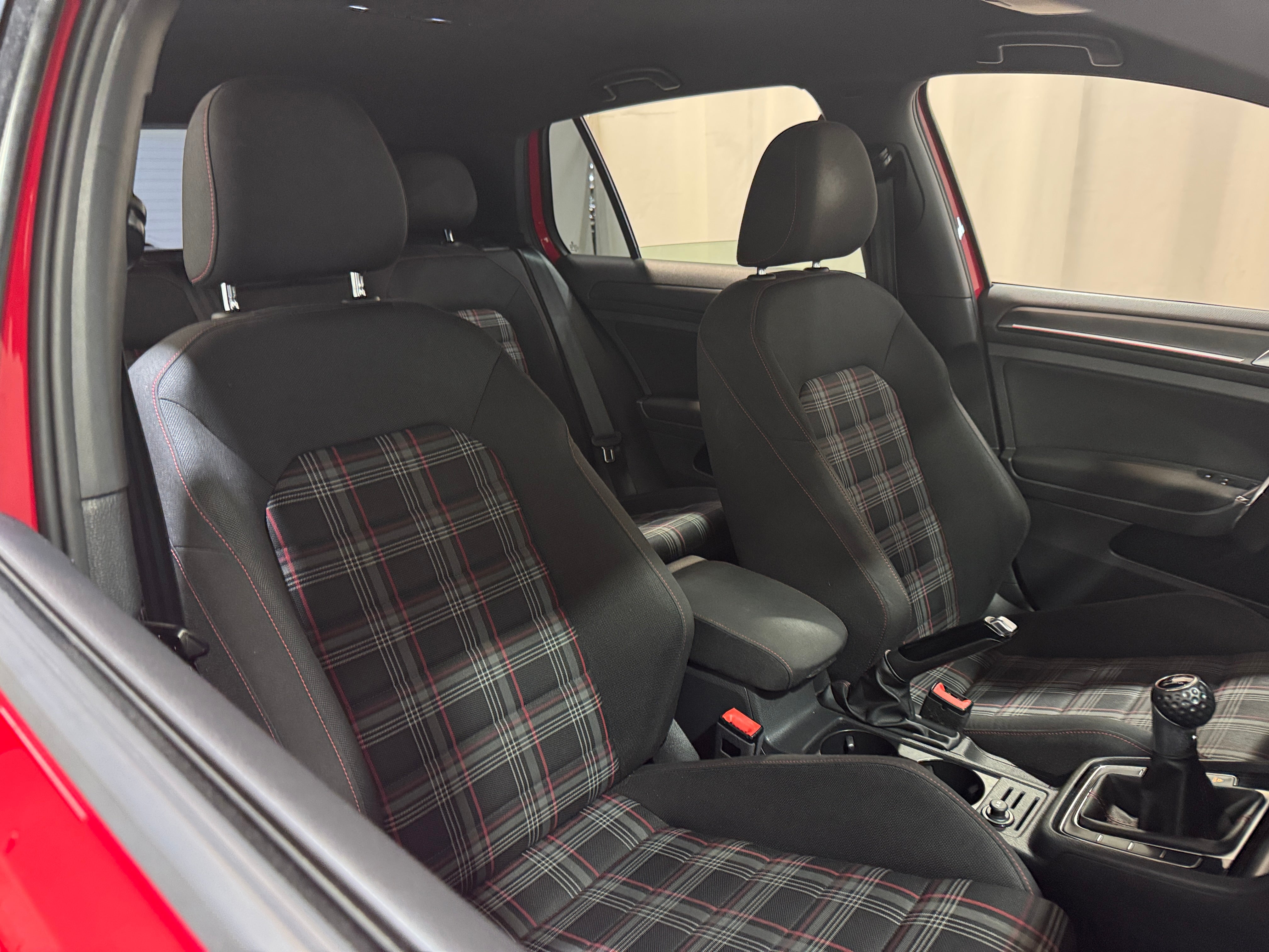 2018 Volkswagen Golf GTI S 2