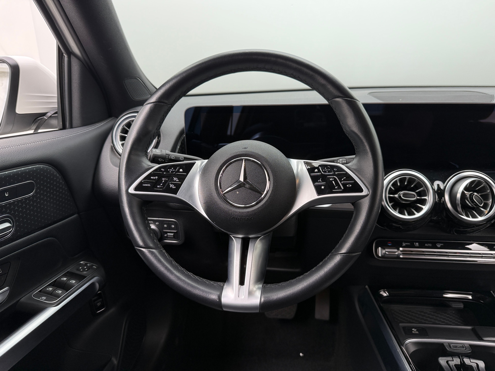 Thumbnail: 2024 Mercedes-Benz GLB - 4