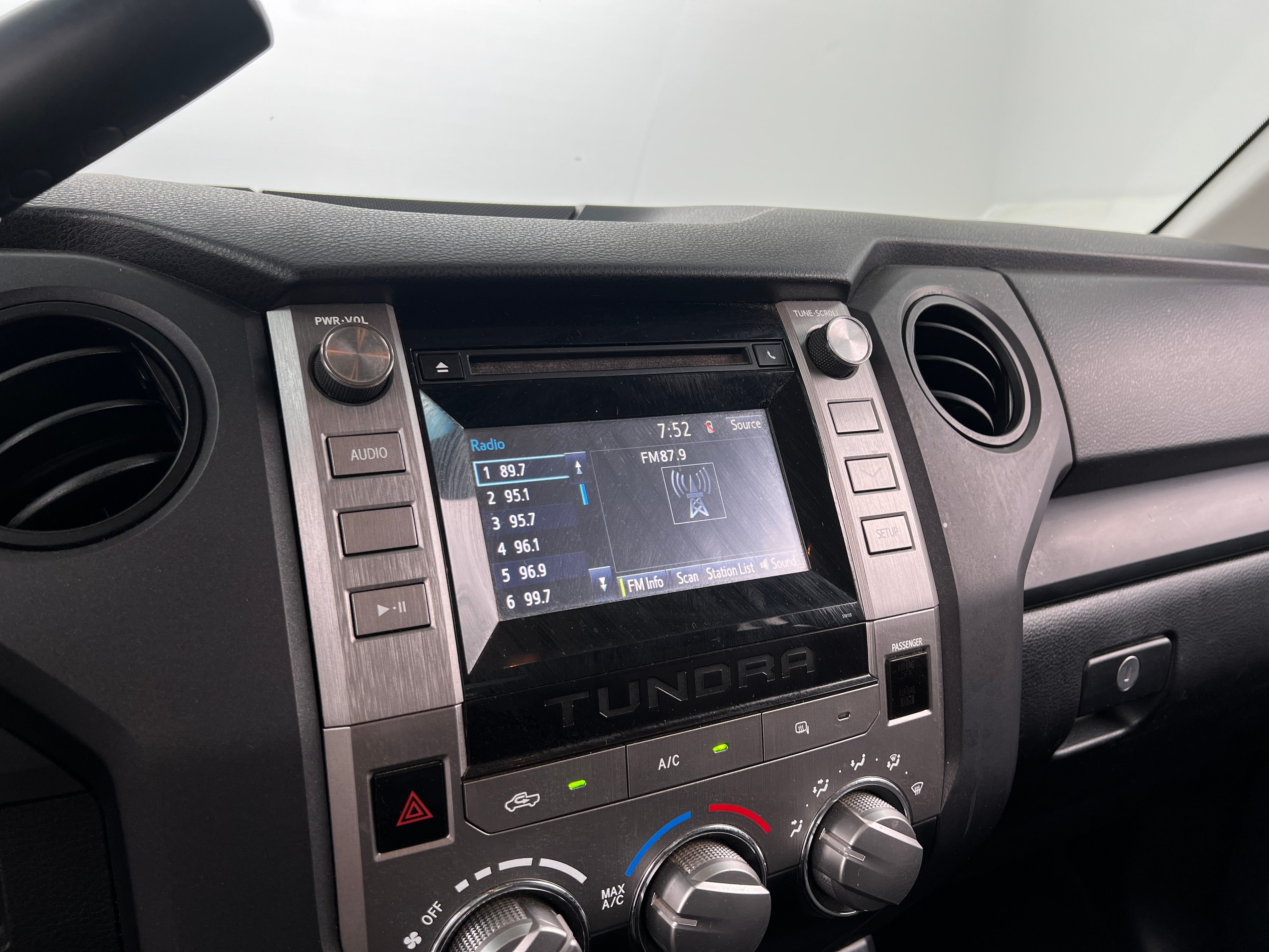 2016 Toyota Tundra SR 4
