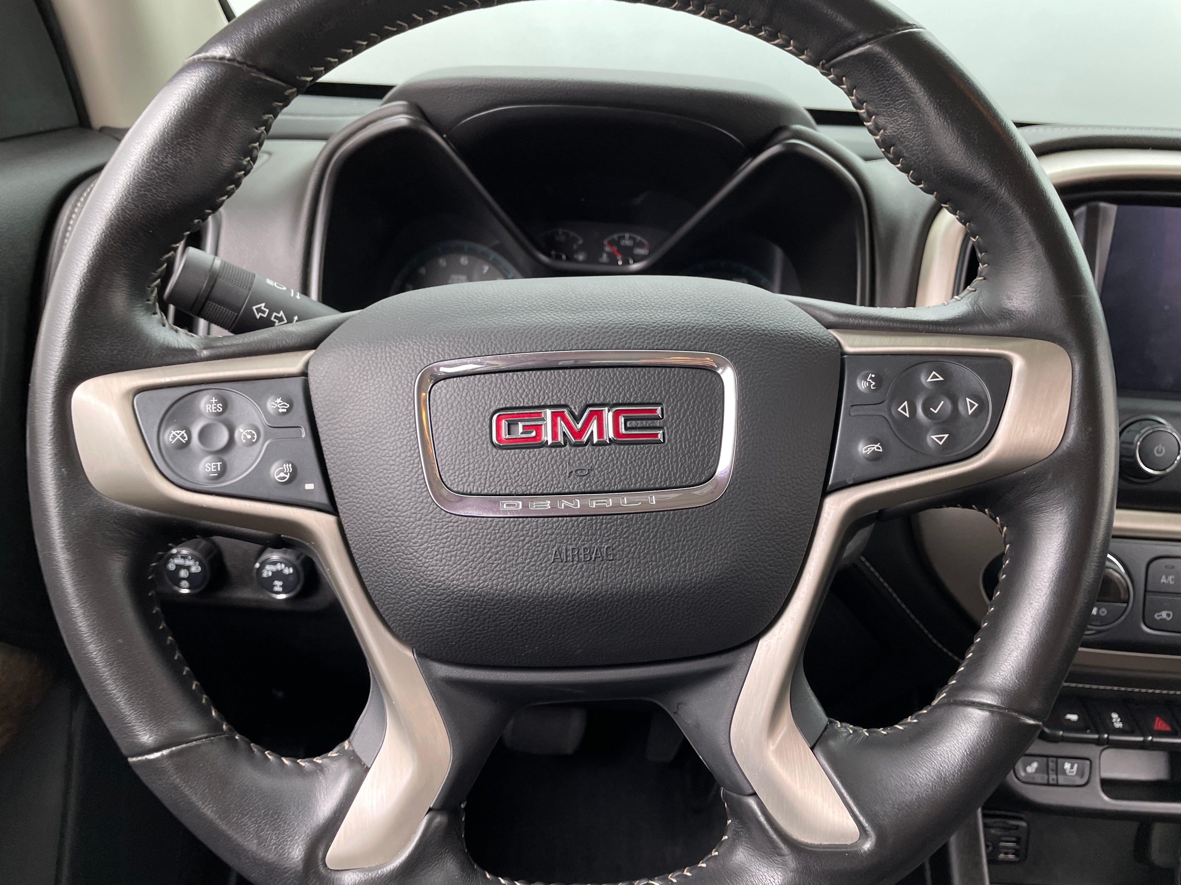 2022 GMC Canyon Denali 4