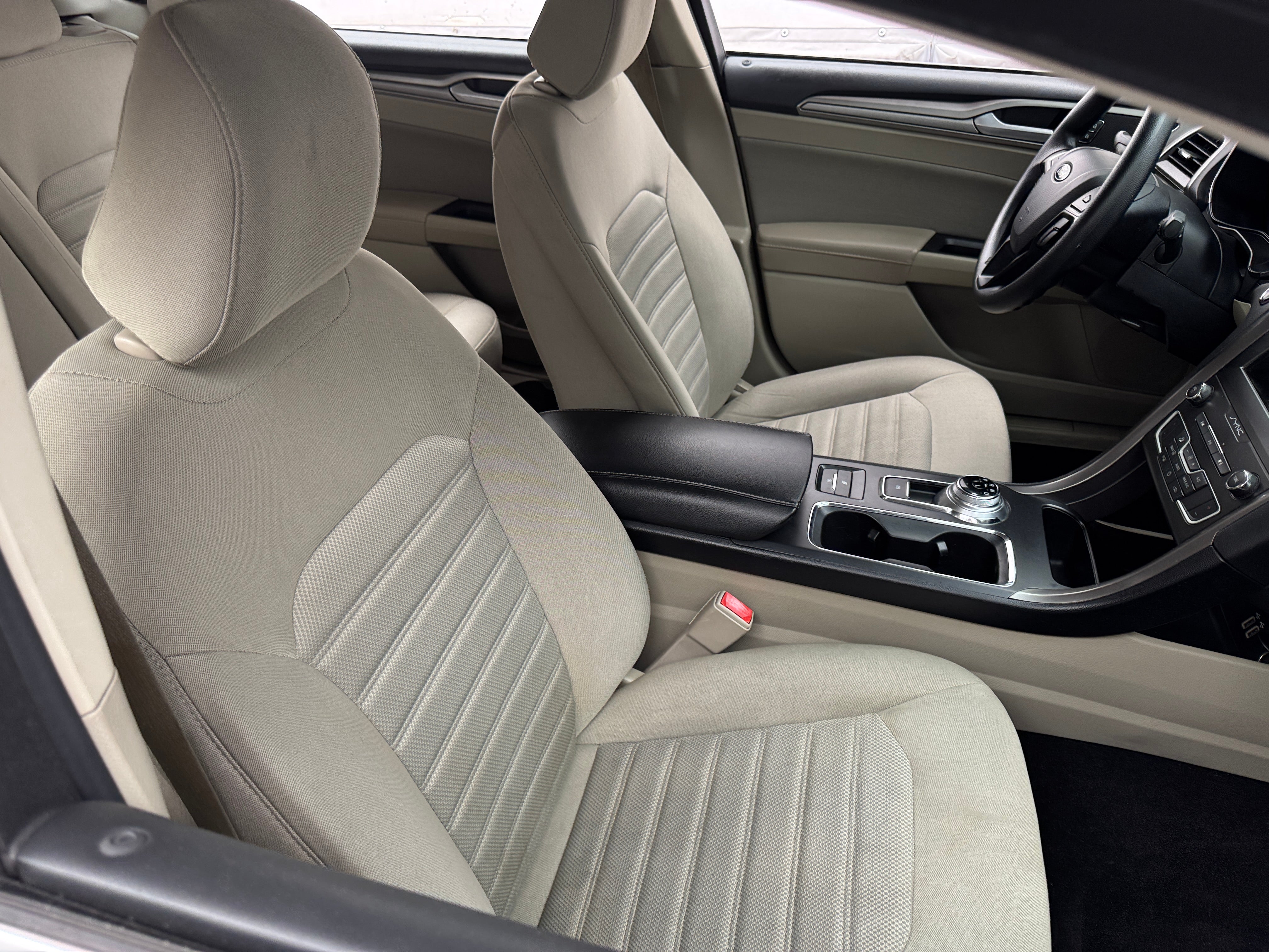 2020 Ford Fusion SE 2