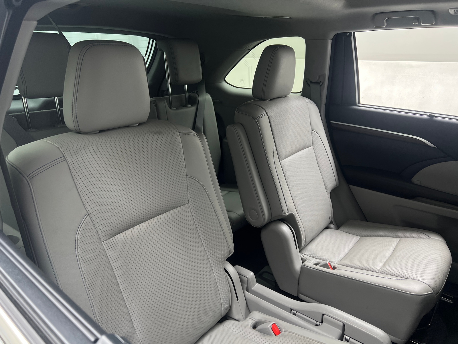Thumbnail: 2016 Toyota Highlander - 5