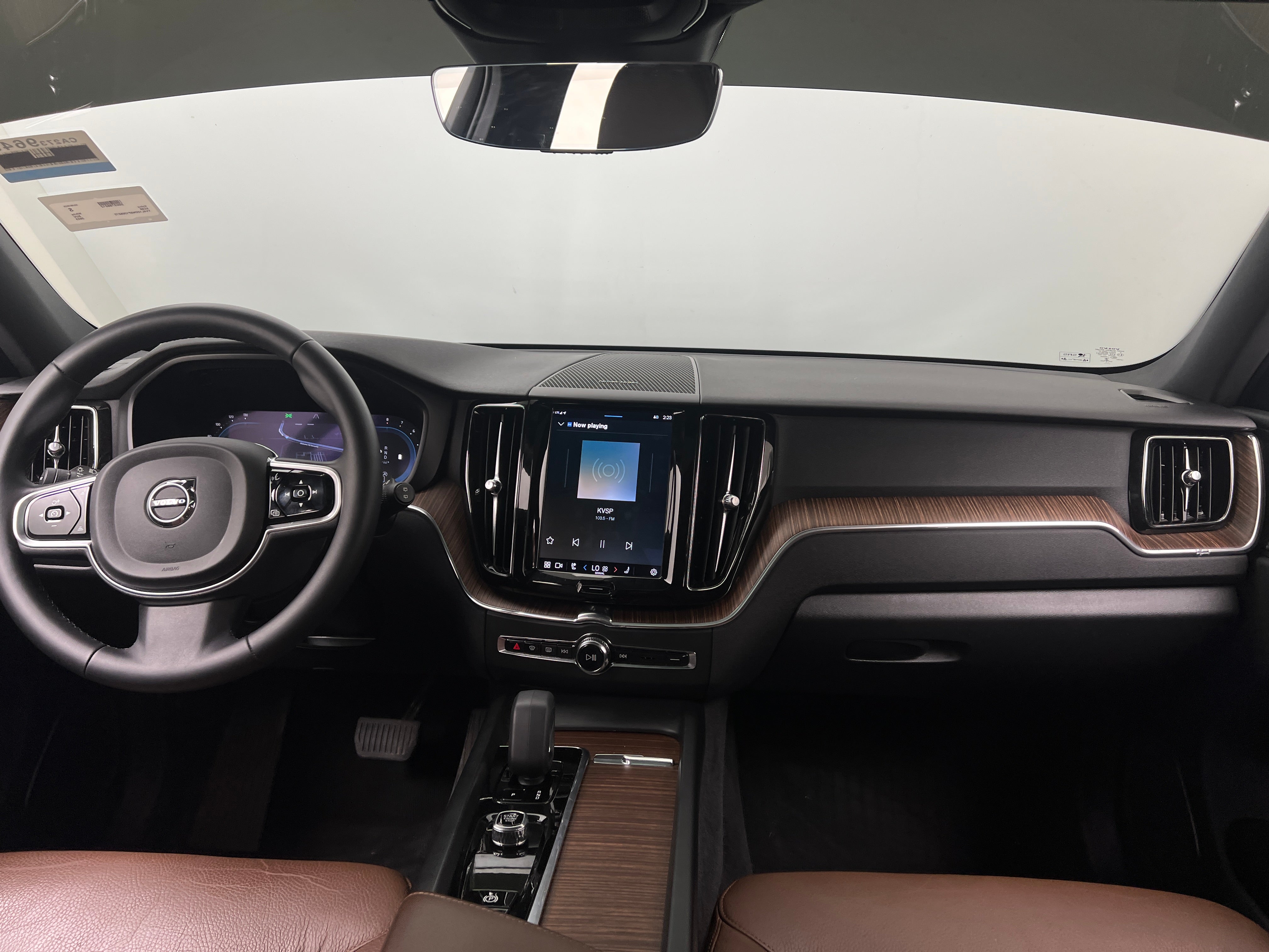 2023 Volvo XC60 B5 Plus 2