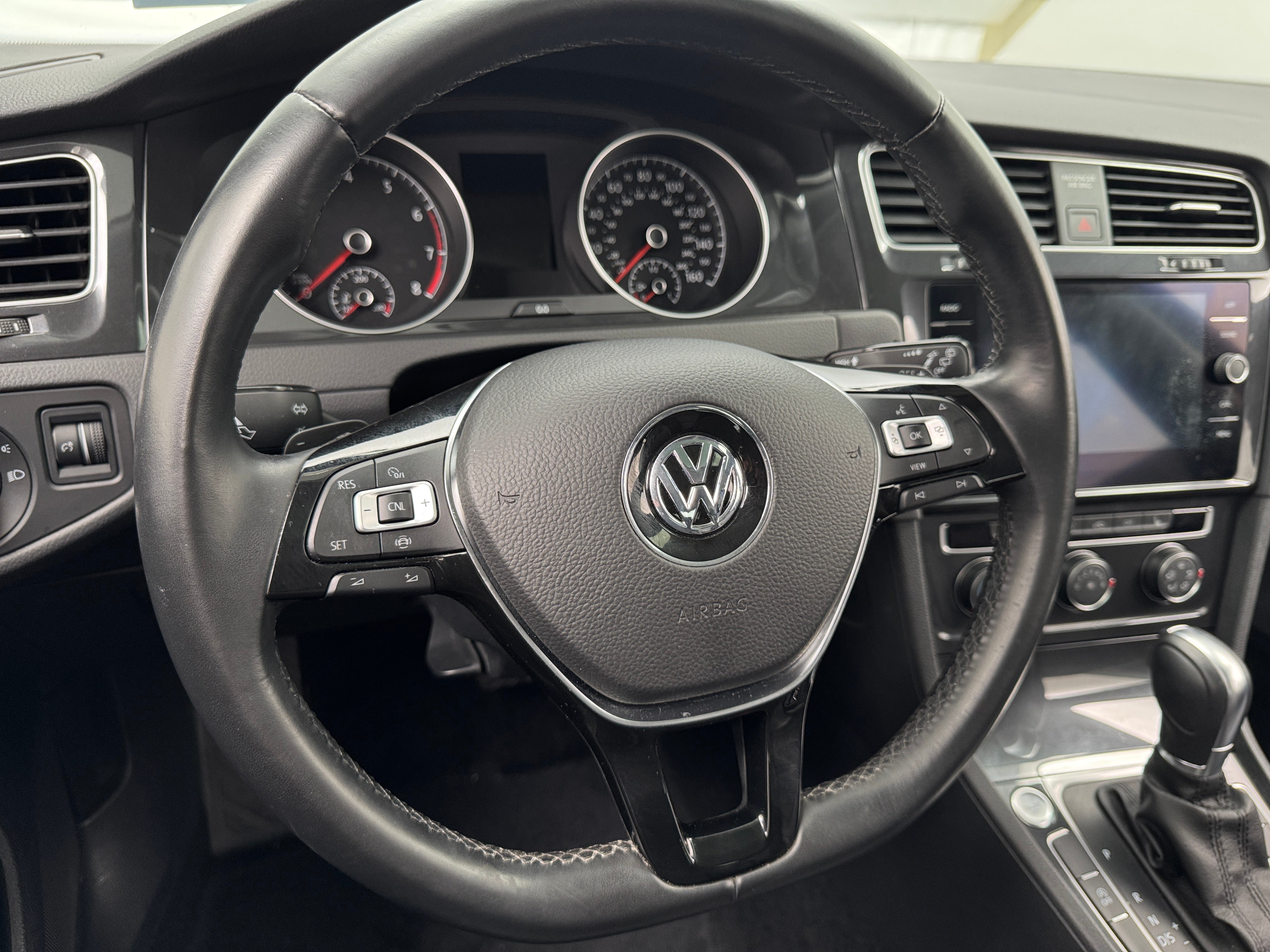 2019 Volkswagen Golf SE 4