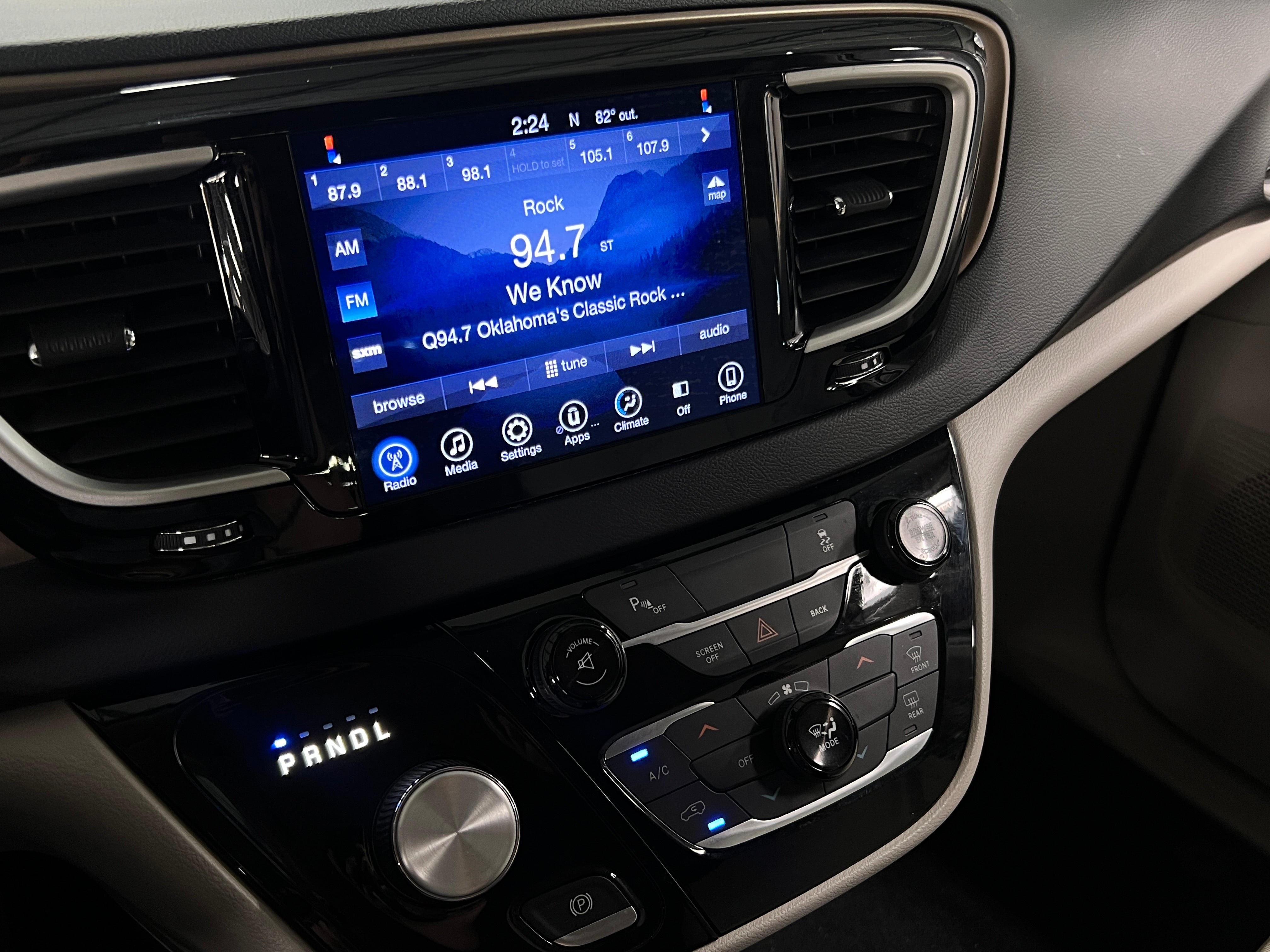 2017 Chrysler Pacifica Touring 4