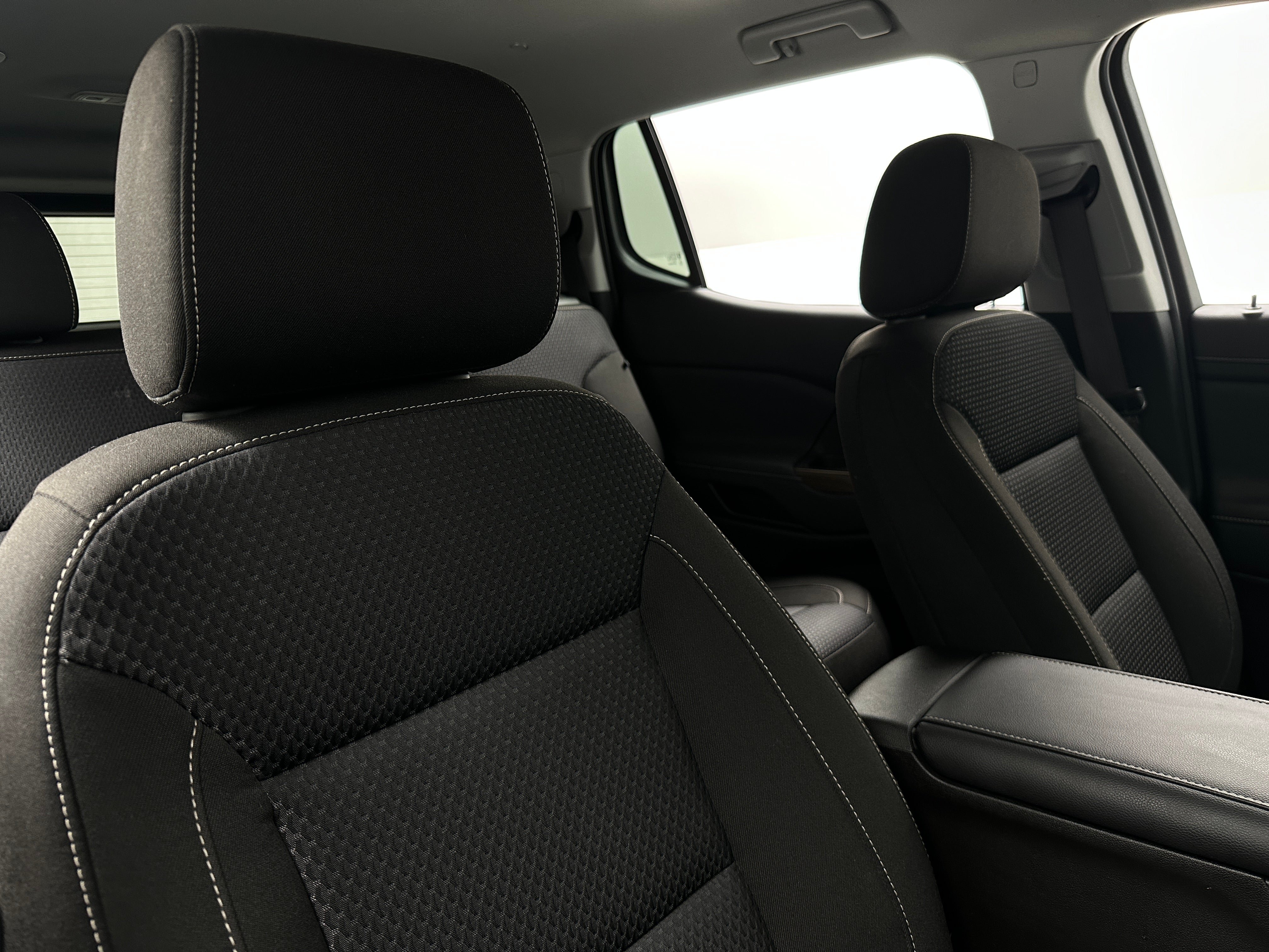 2023 GMC Acadia SLE 2