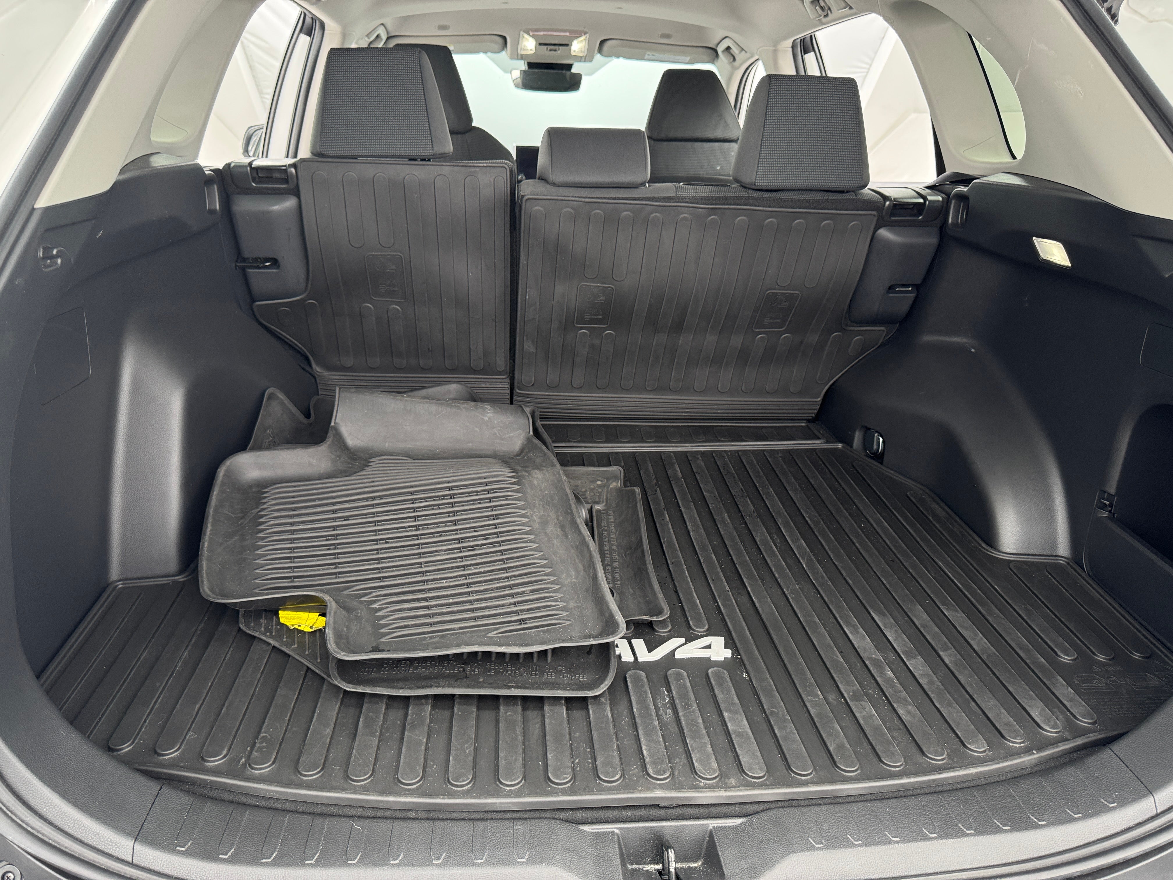 2023 Toyota RAV4 LE 7