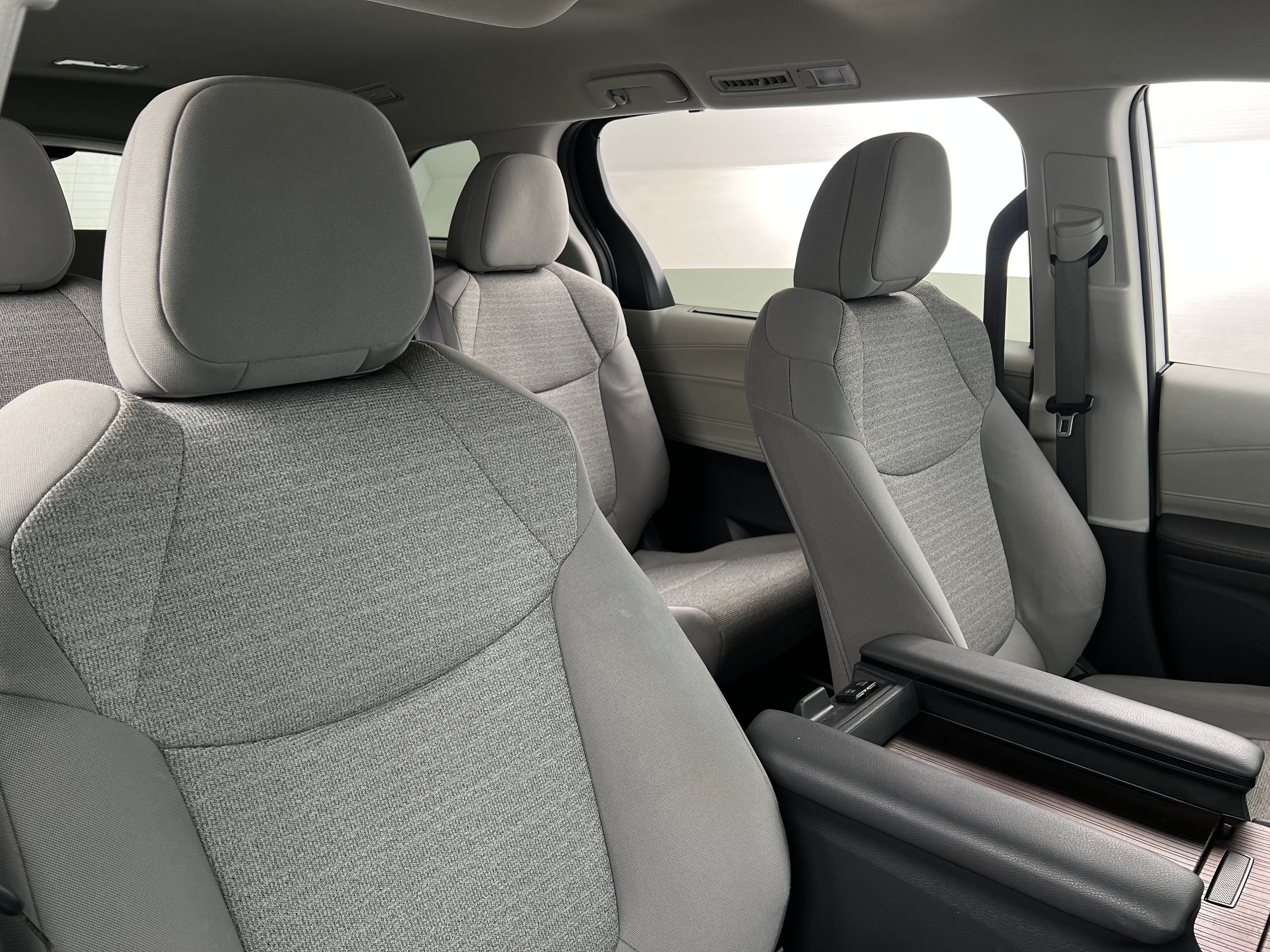 2021 Toyota Sienna LE 2