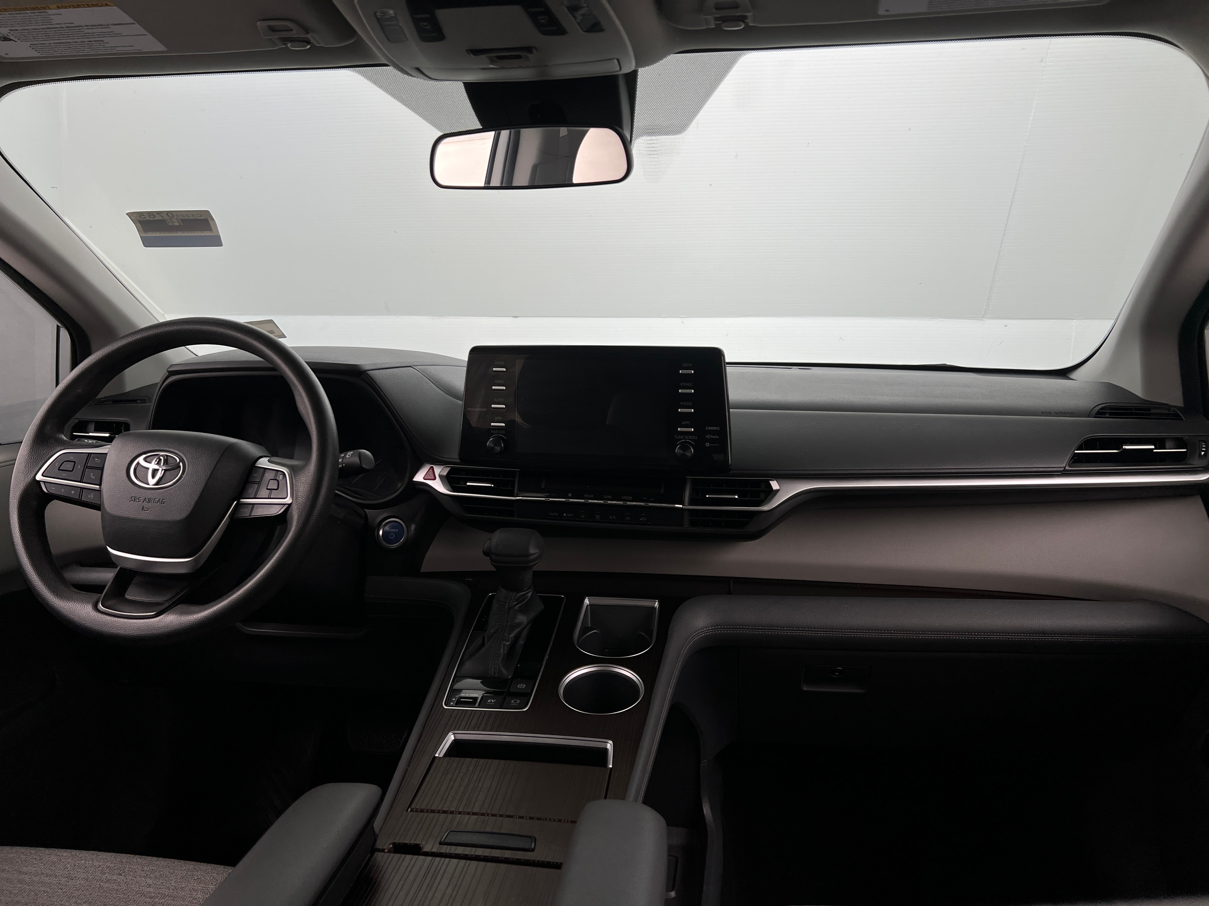 2021 Toyota Sienna LE 3