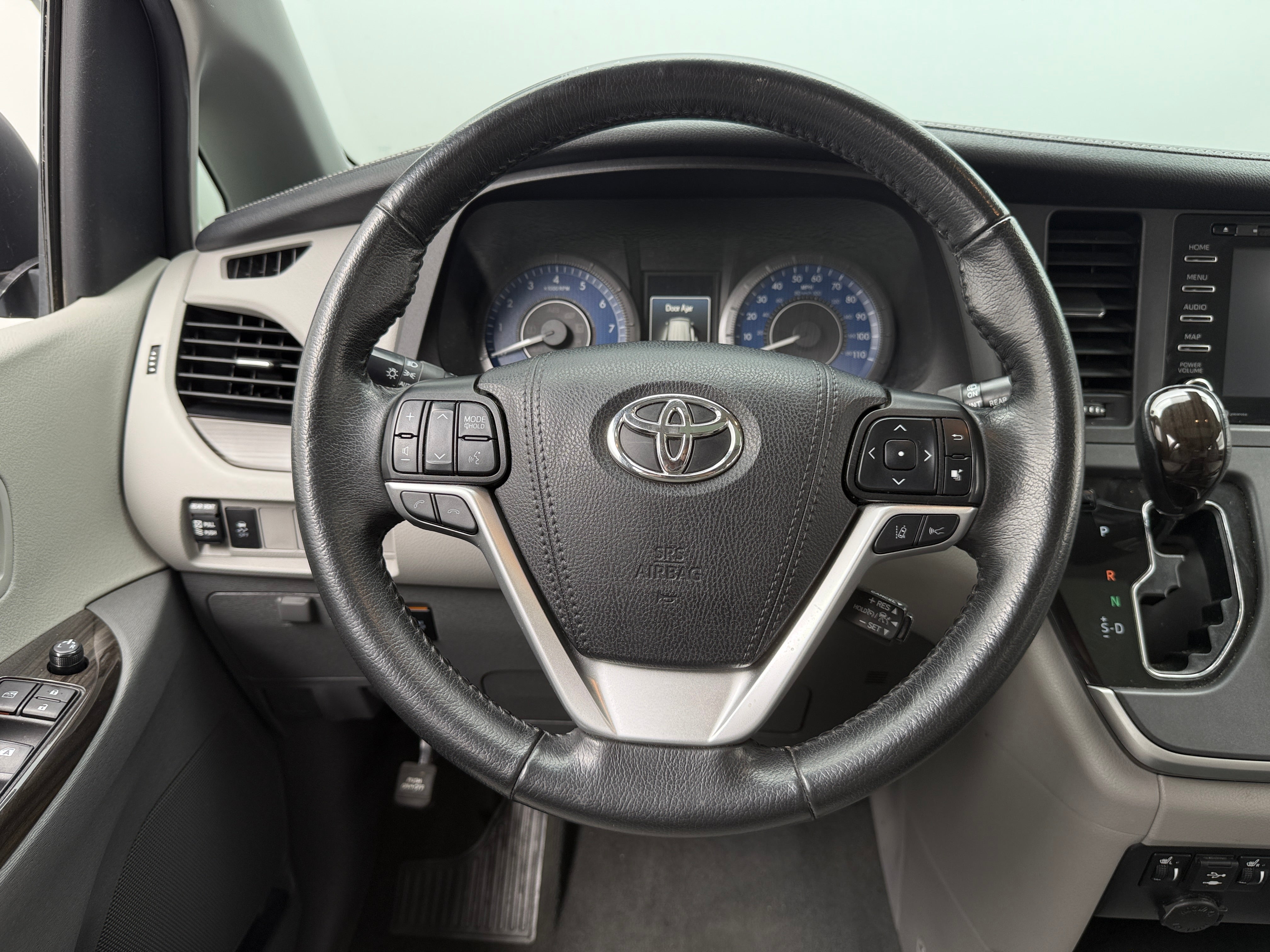 2020 Toyota Sienna XLE 4
