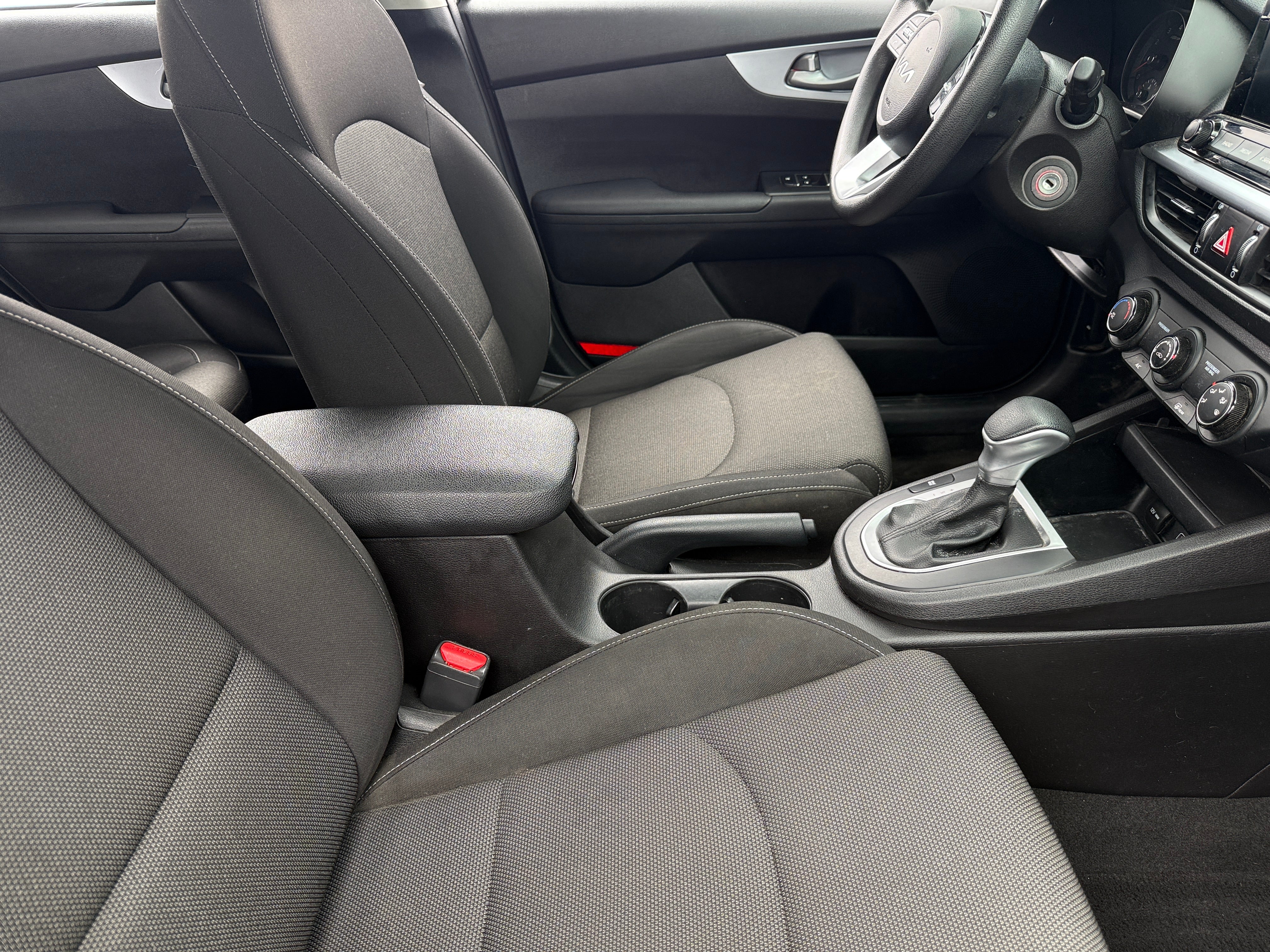 2022 Kia Forte LXS 2