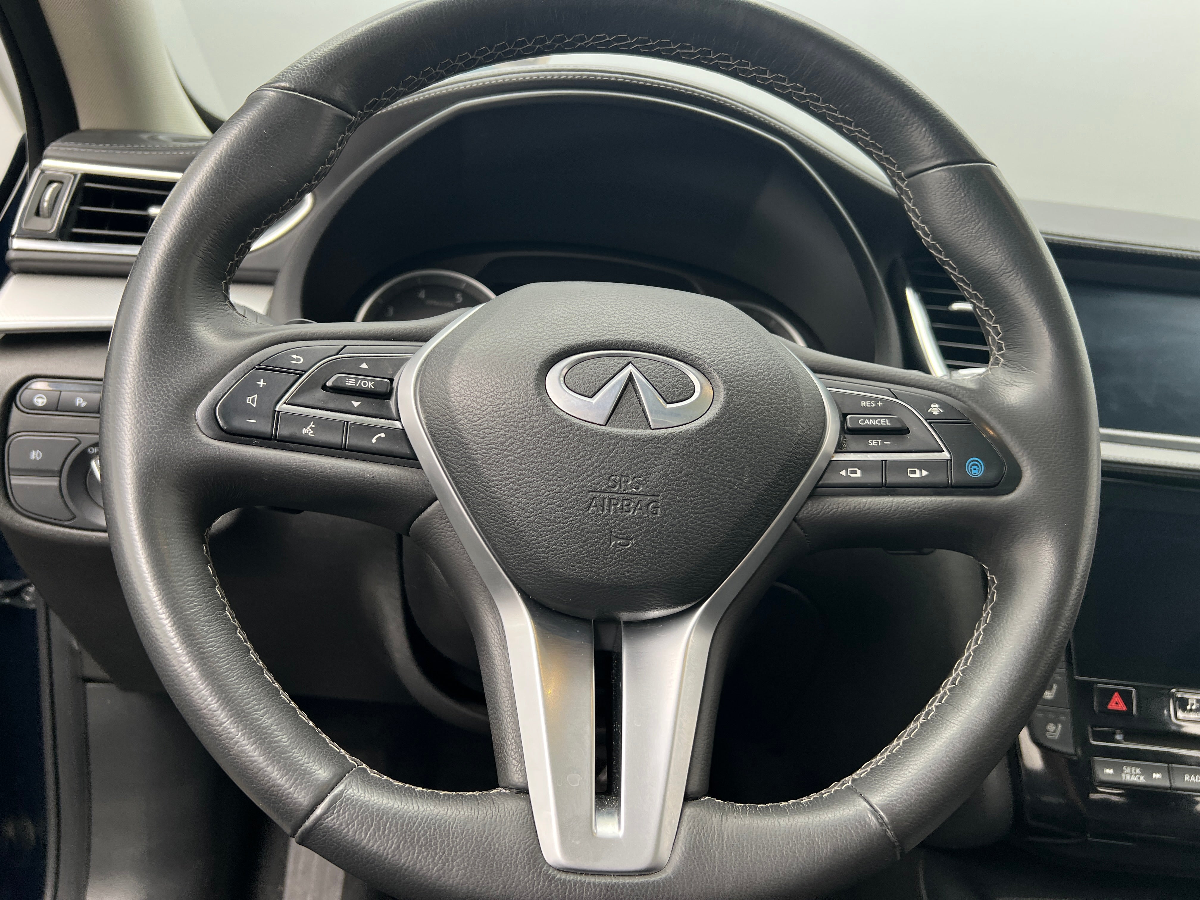 2022 INFINITI QX50 Essential 4