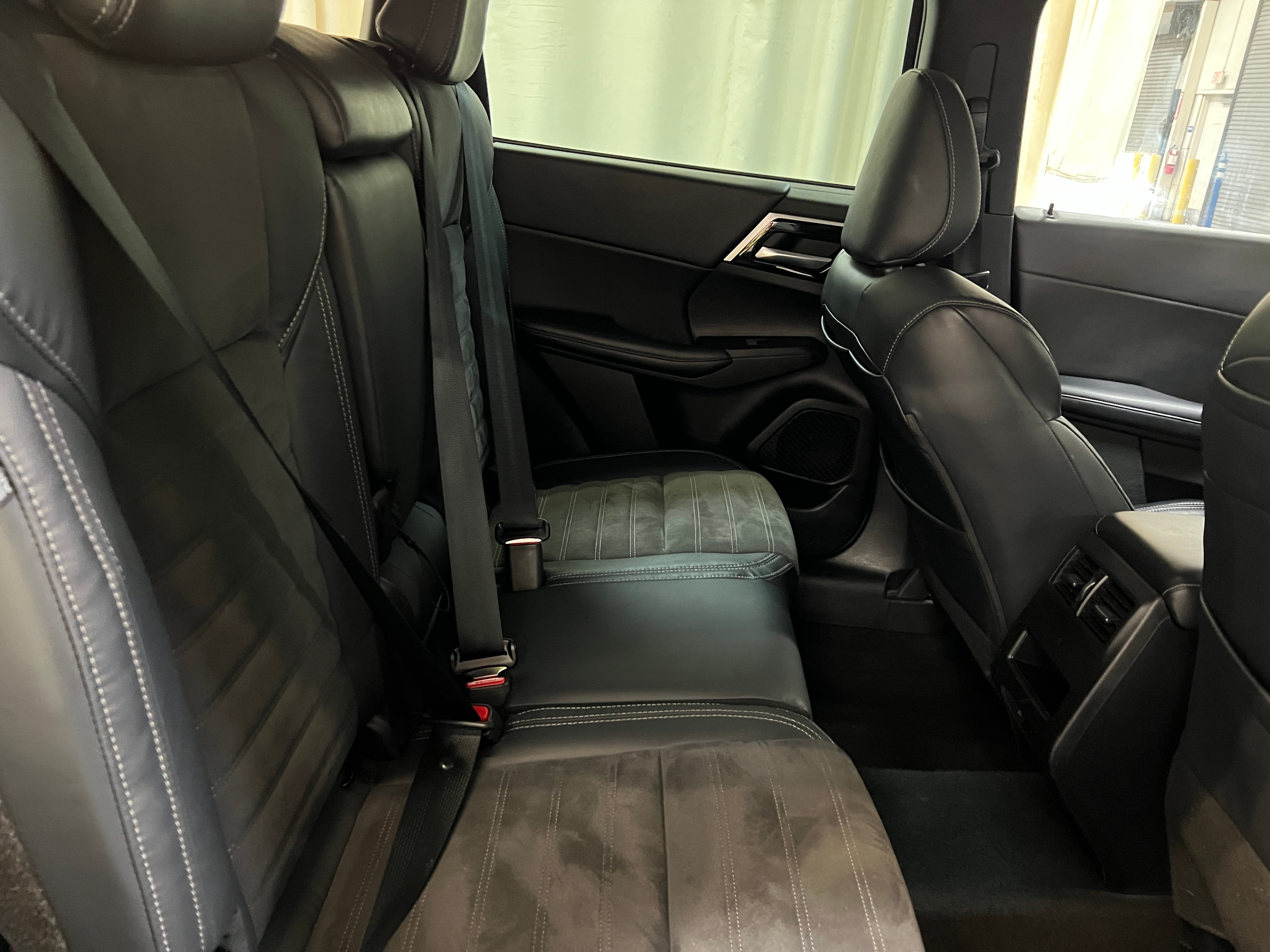 2023 Mitsubishi Outlander SE 6