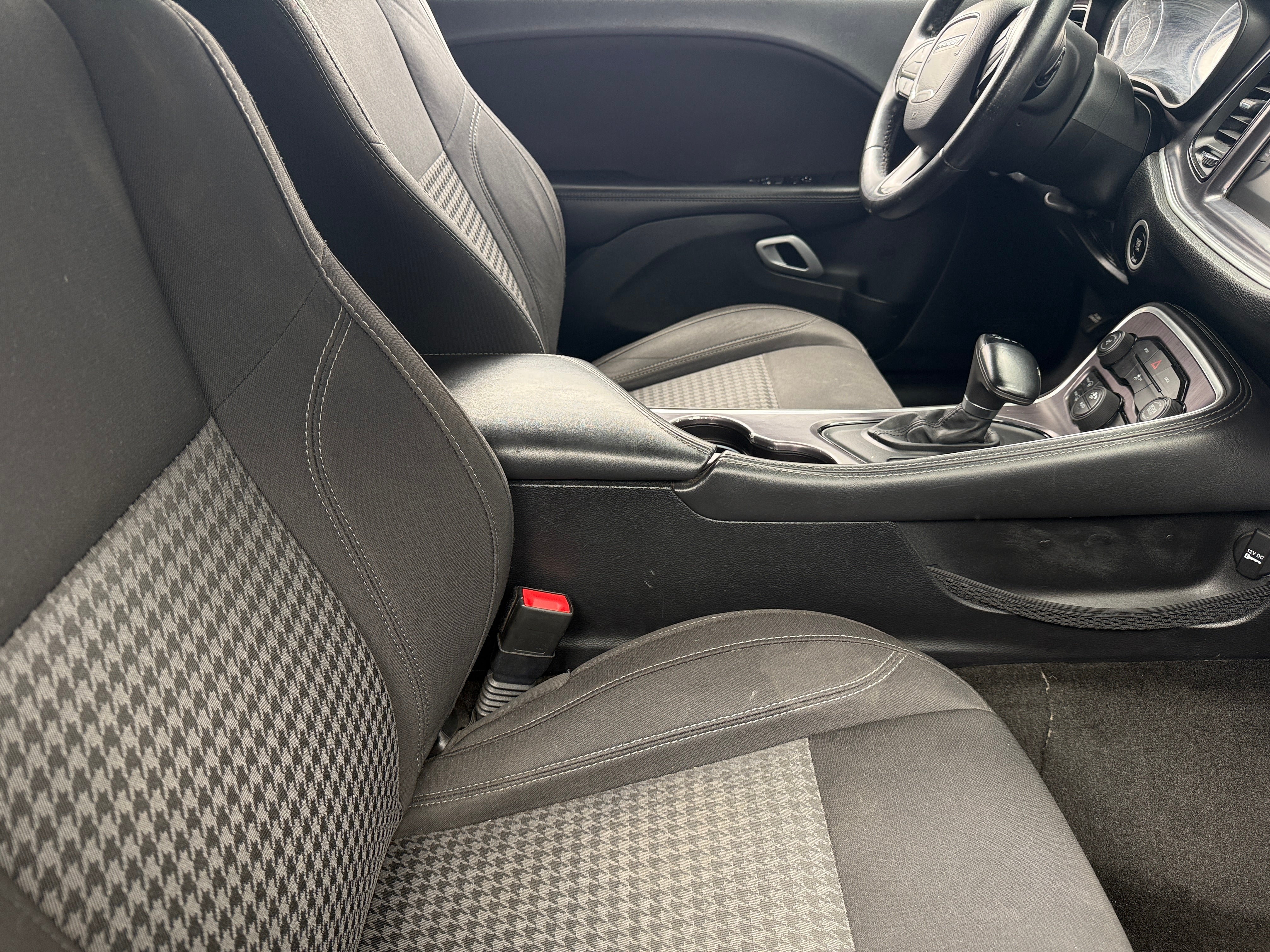 2015 Dodge Challenger SXT 2