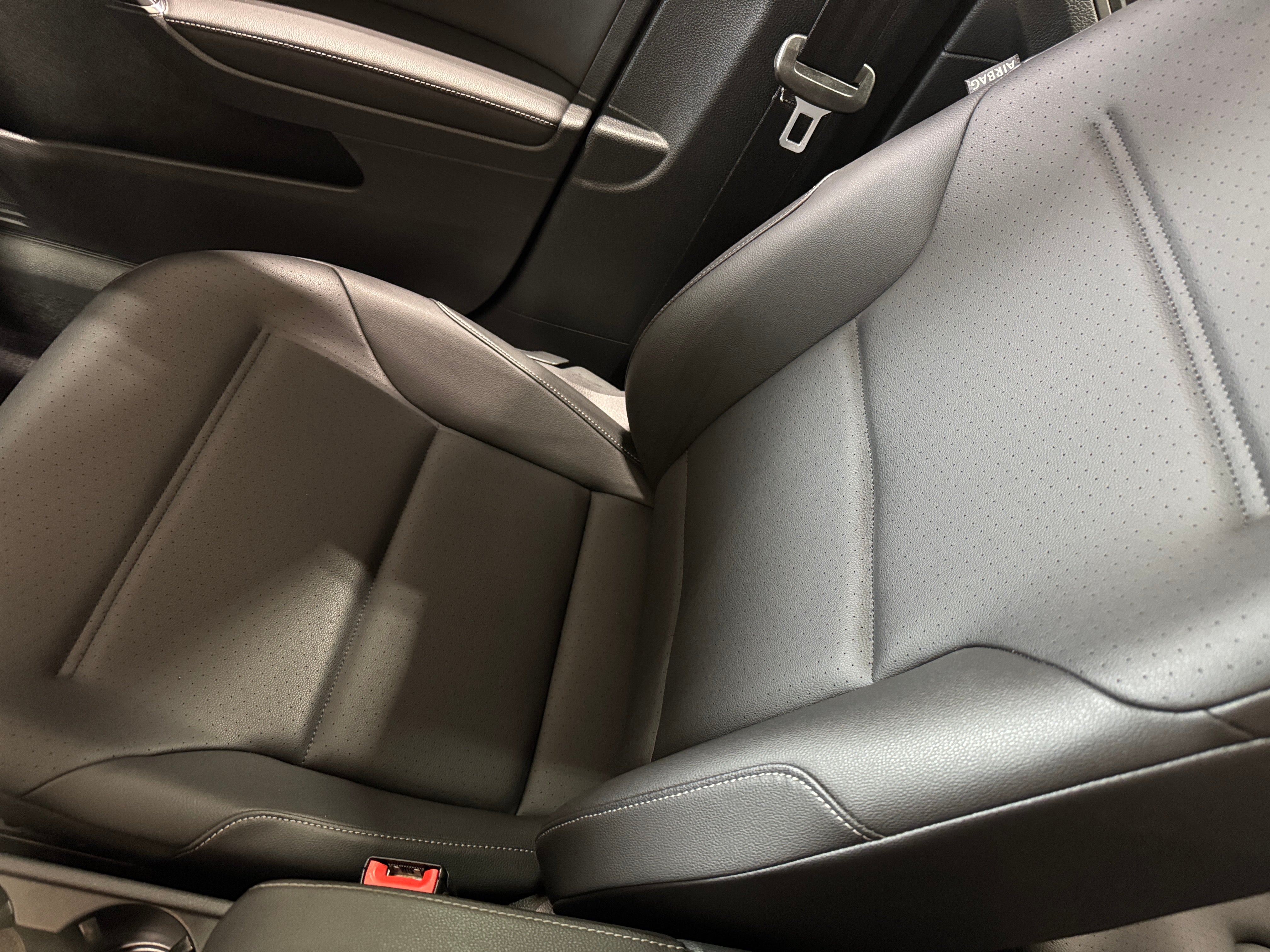 2017 Volkswagen Golf Wolfsburg Edition 2