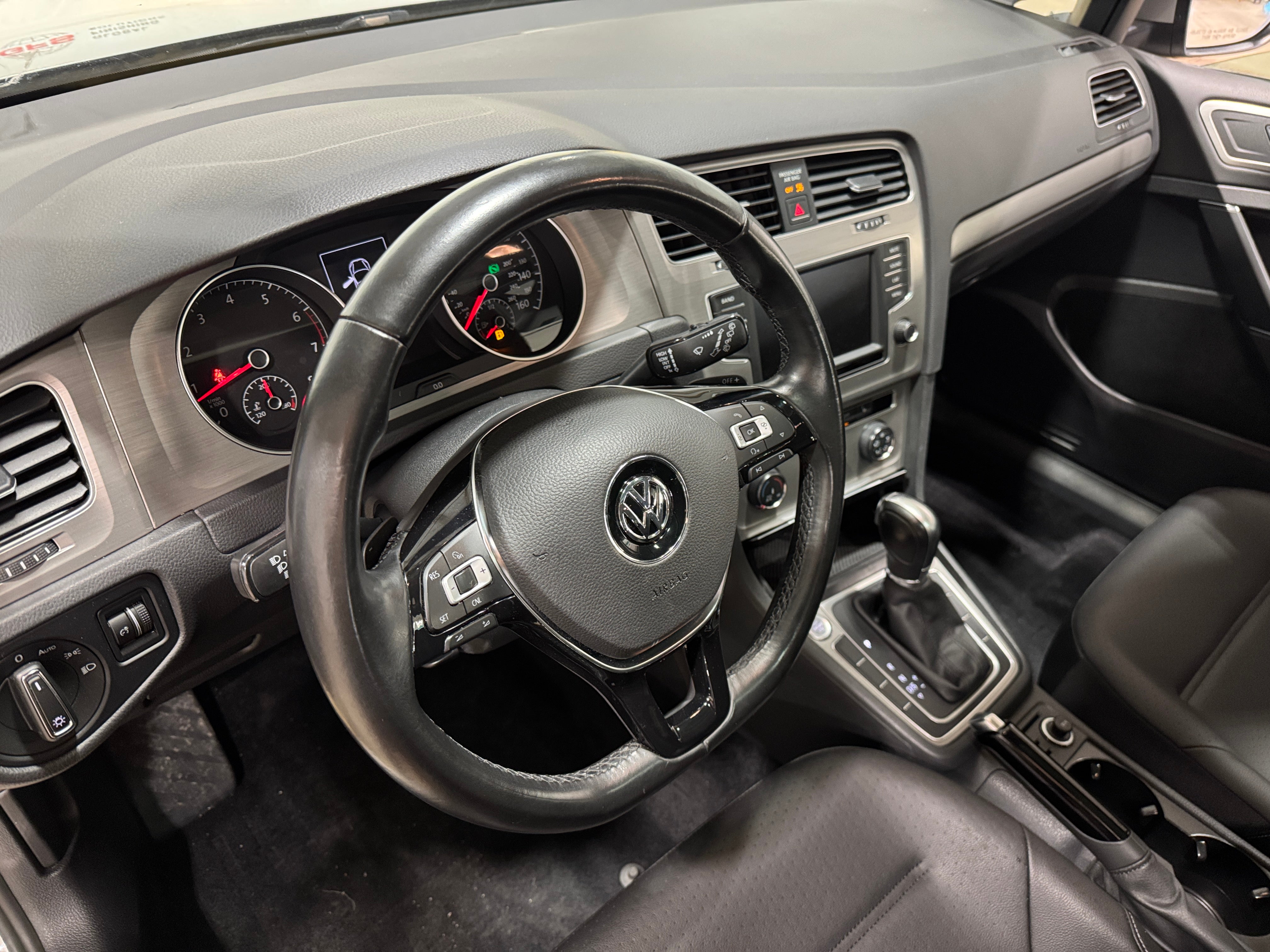 2017 Volkswagen Golf Wolfsburg Edition 3