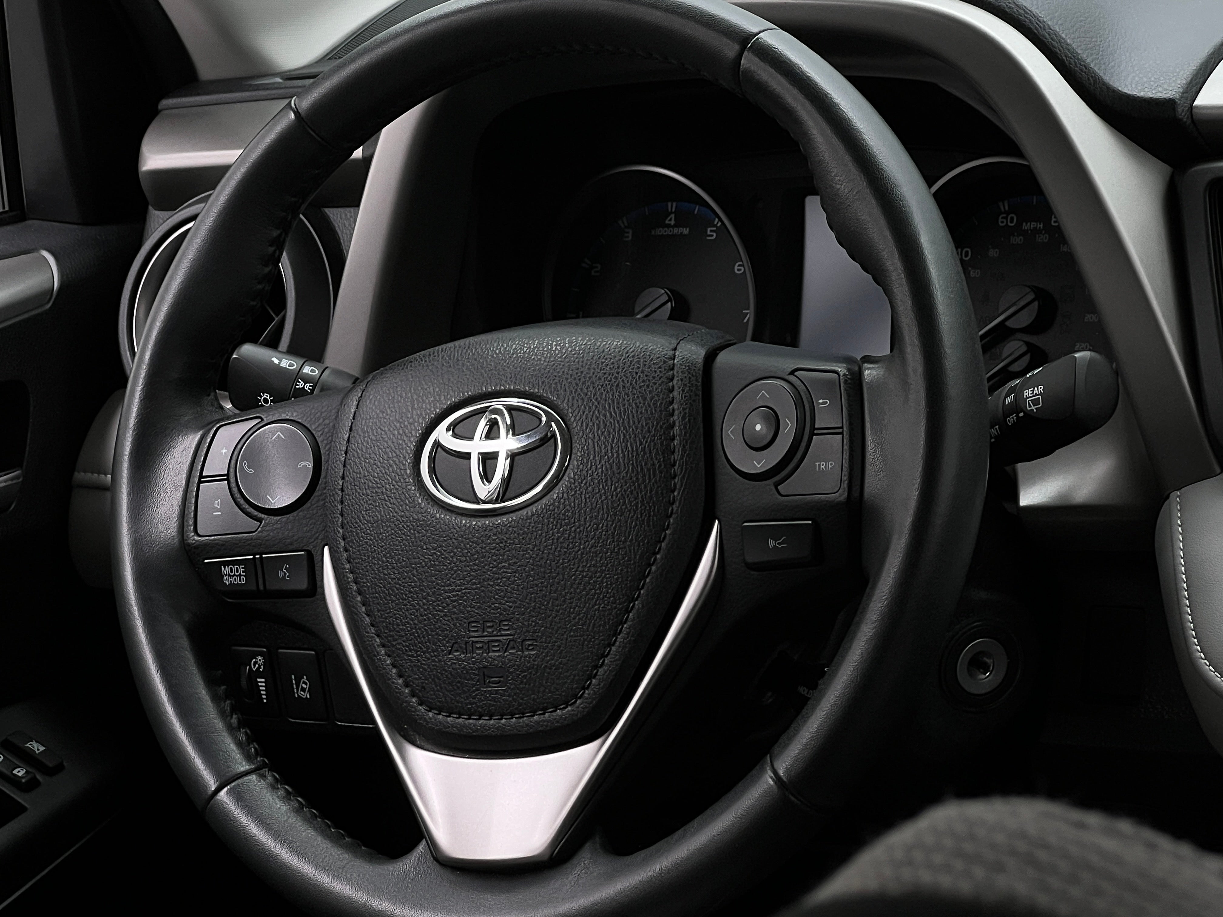 2017 Toyota RAV4 XLE 5