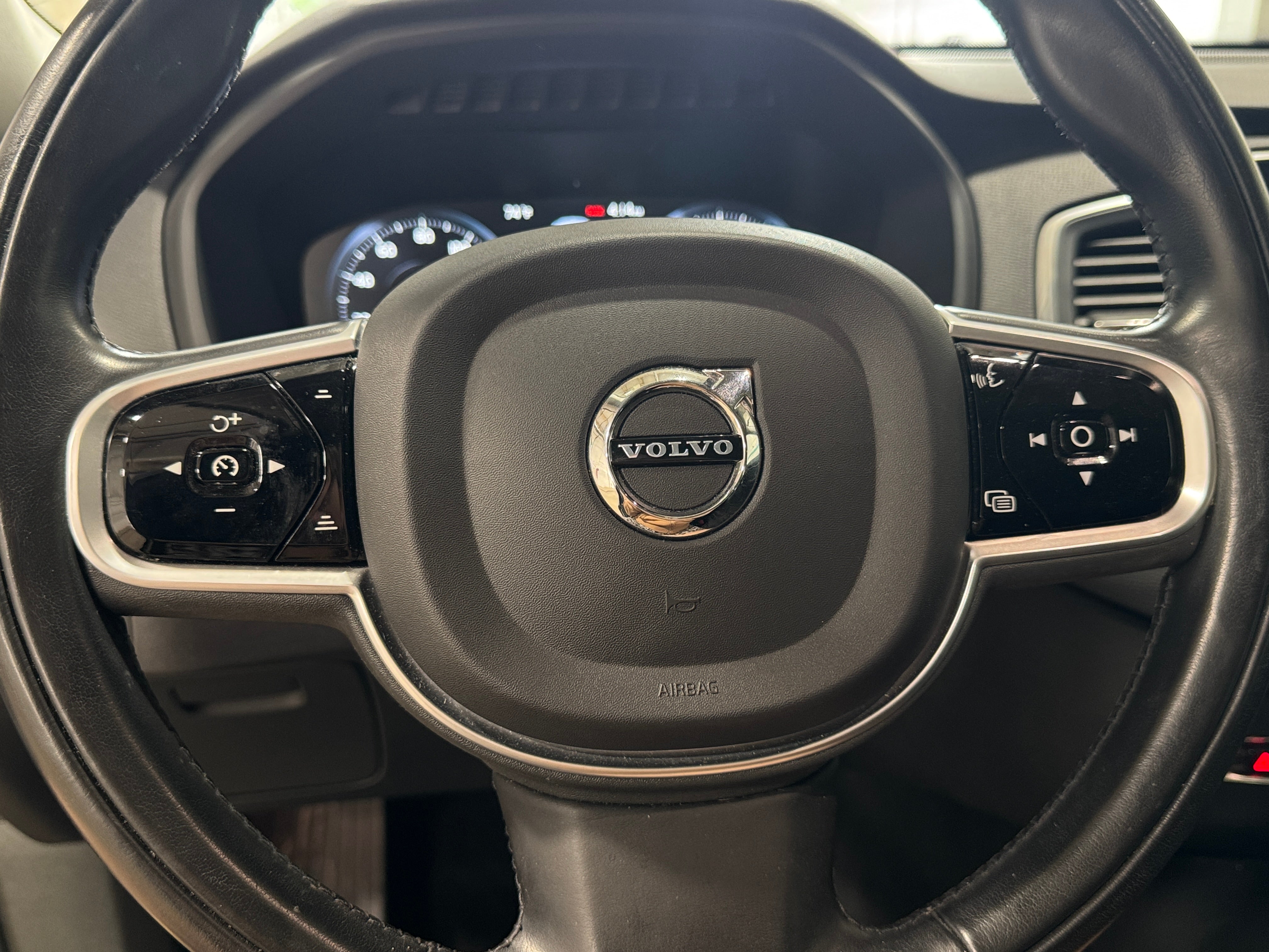 2020 Volvo XC90 T6 Momentum 4