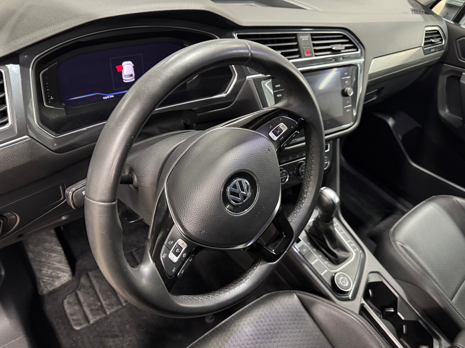 Thumbnail: 2020 Volkswagen Tiguan - 2