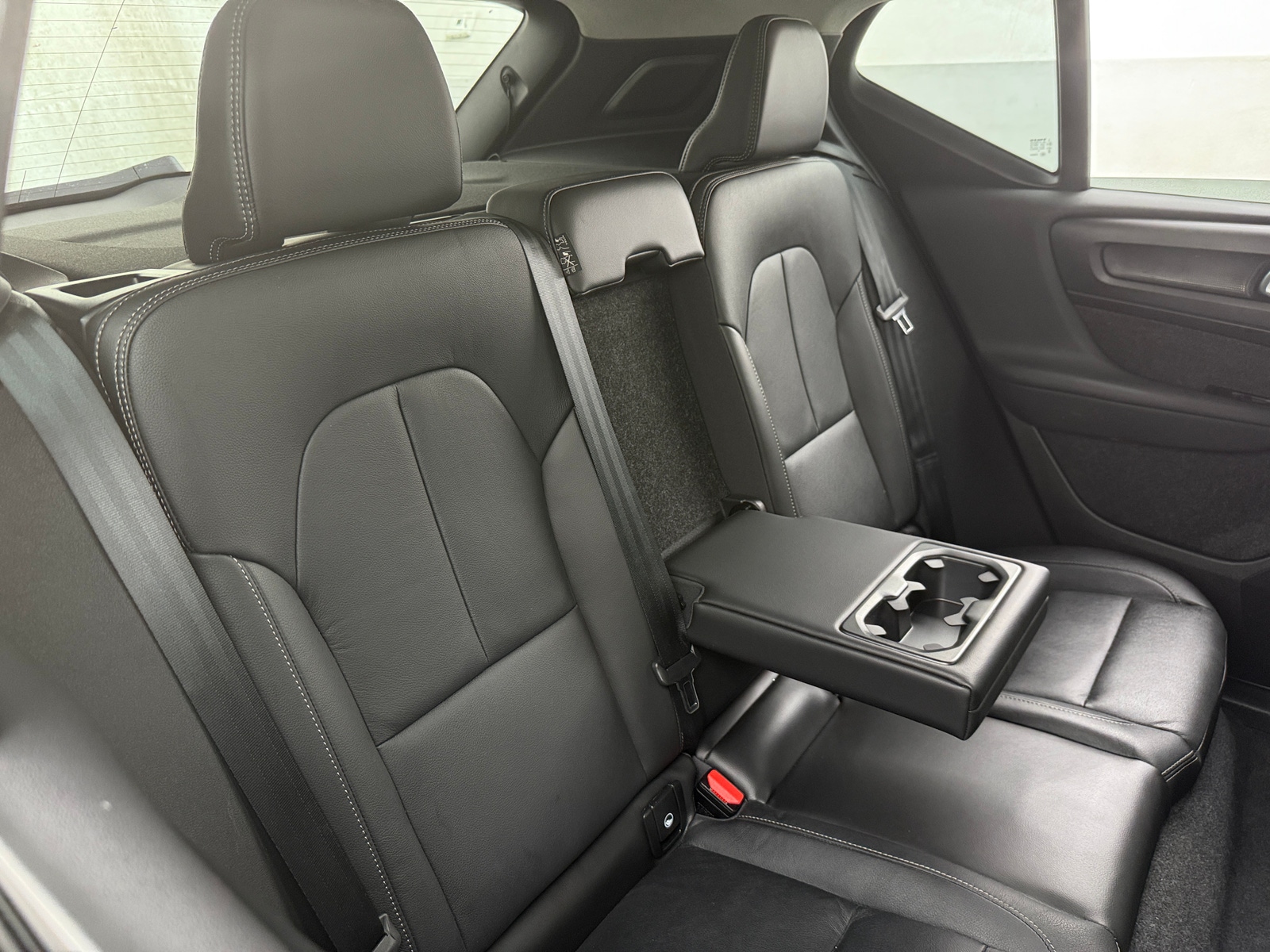 Thumbnail: 2025 Volvo XC40 - 6