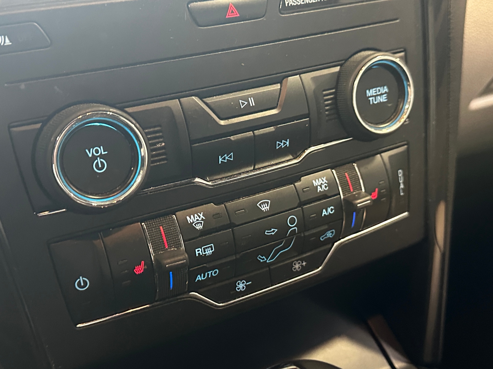 Thumbnail: 2019 Ford Explorer - 4