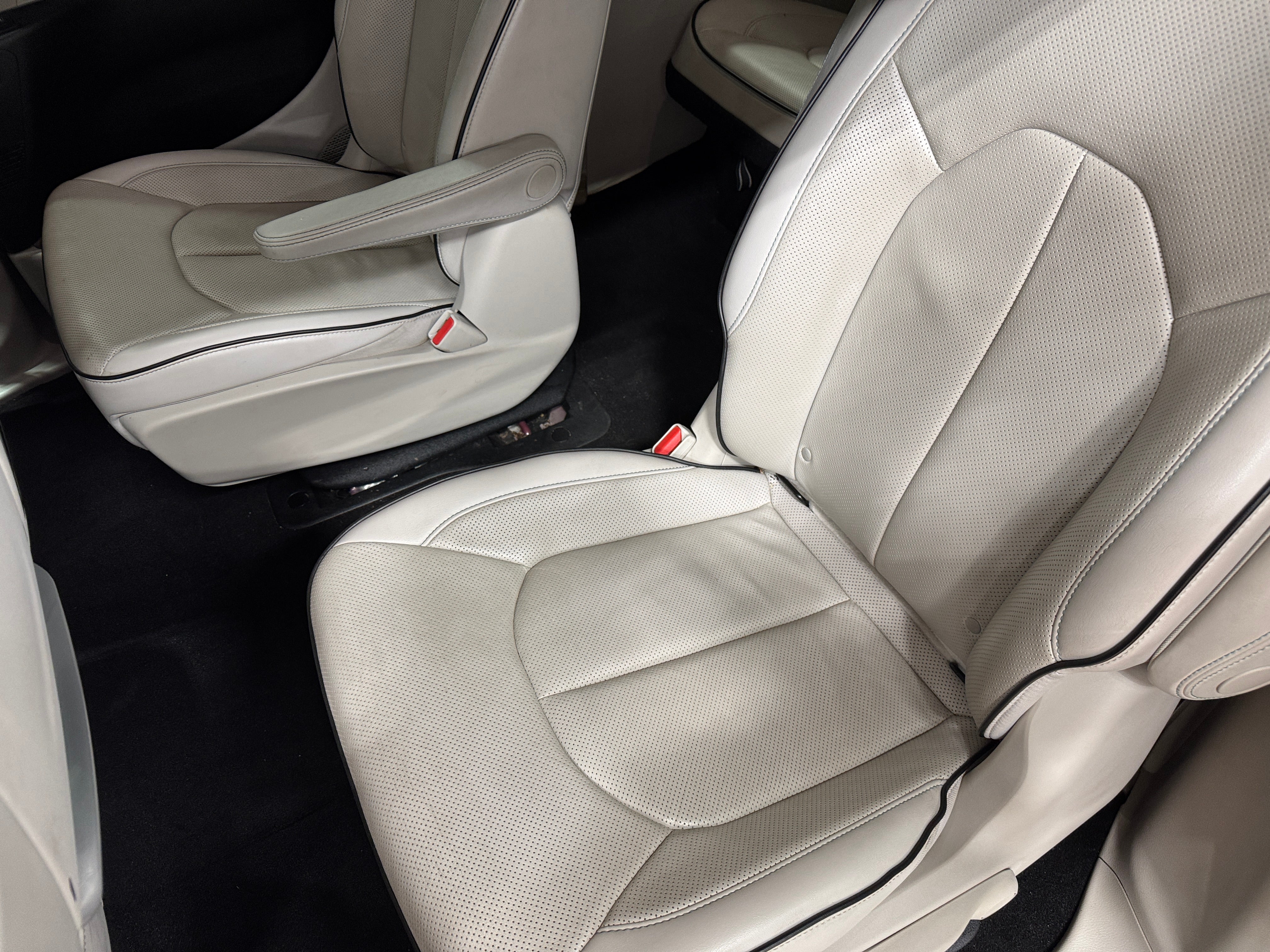 2018 Chrysler Pacifica Hybrid Limited 5