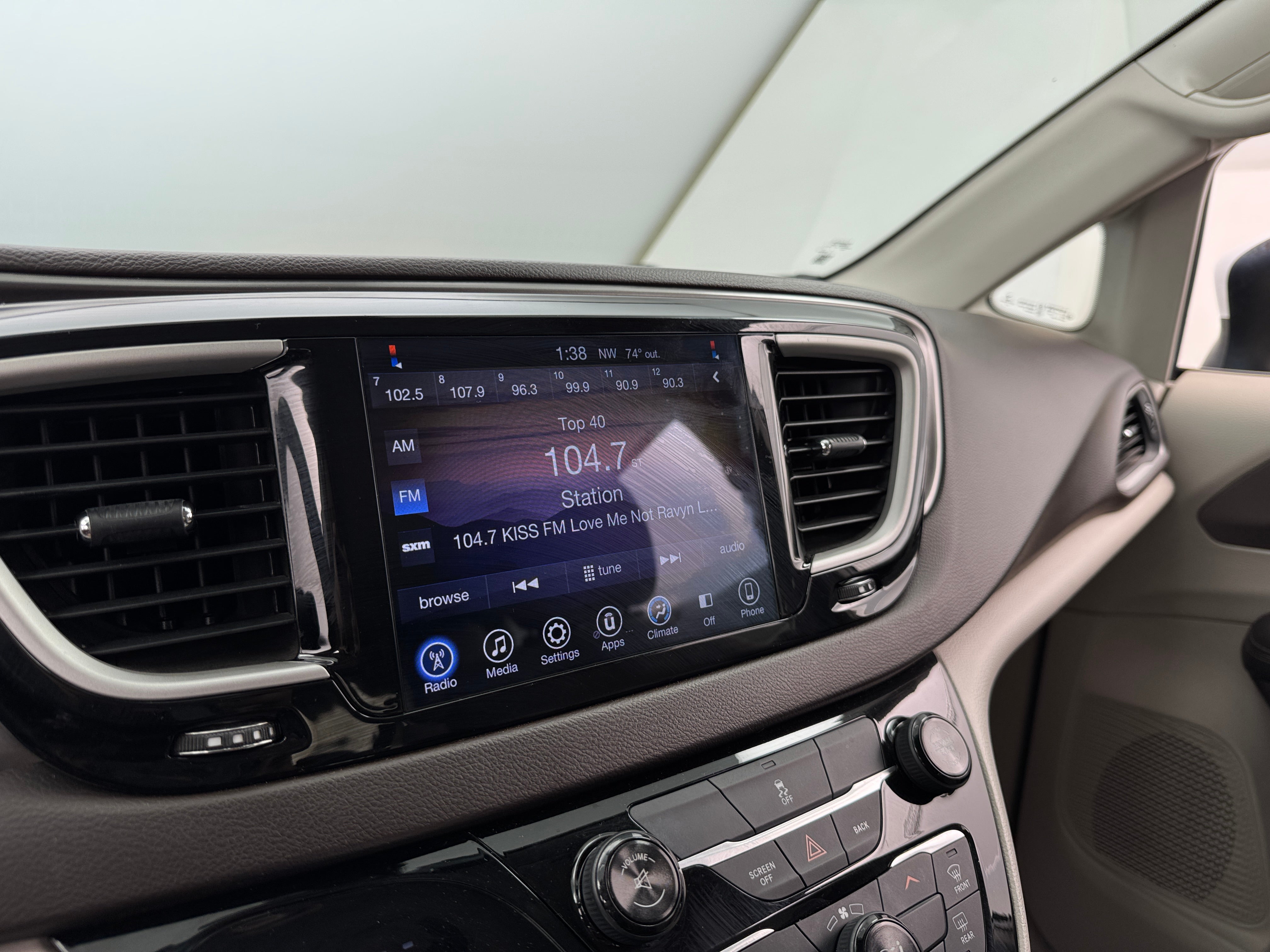 2017 Chrysler Pacifica Touring 4