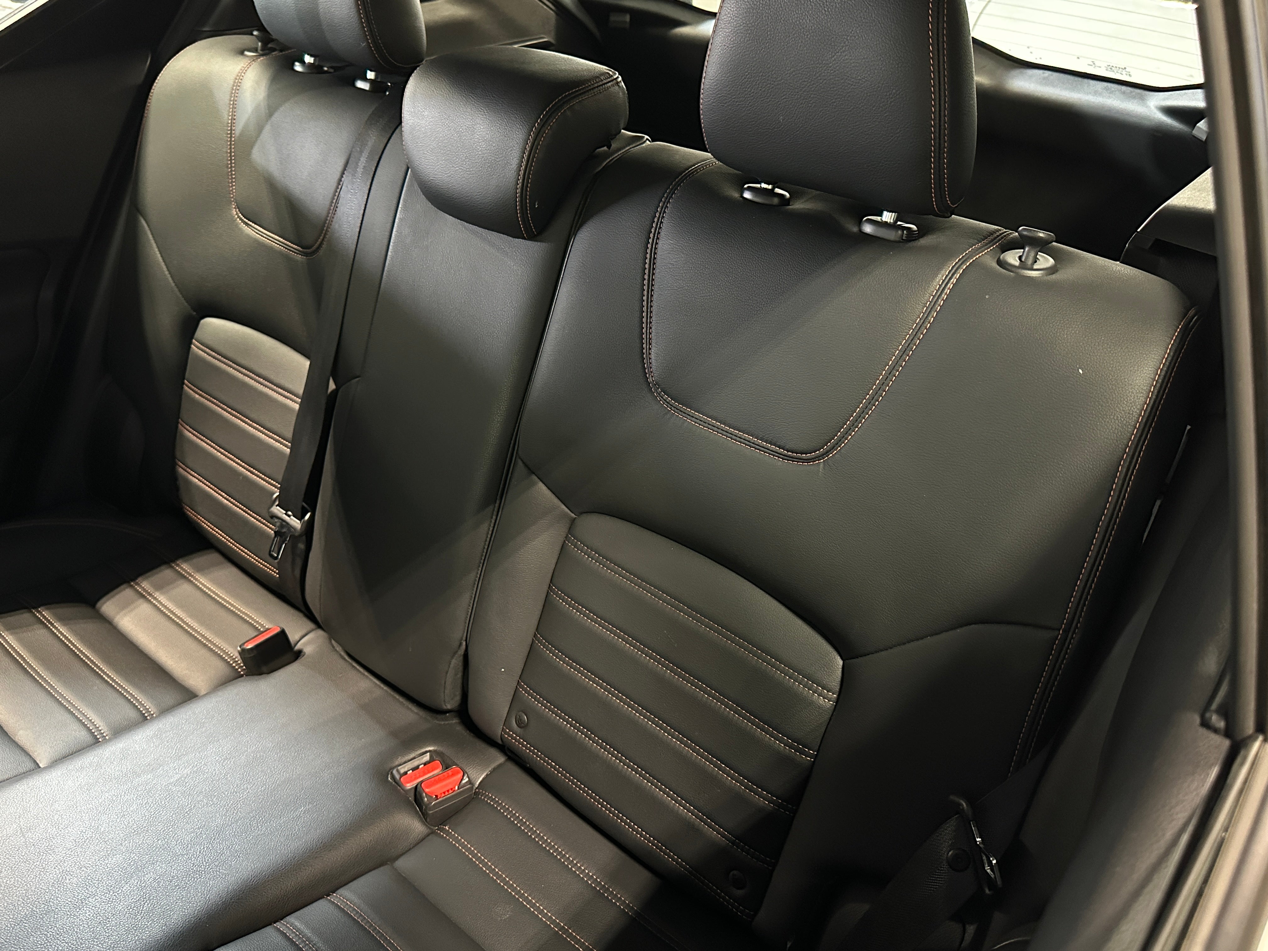 2019 Nissan Kicks SR 5