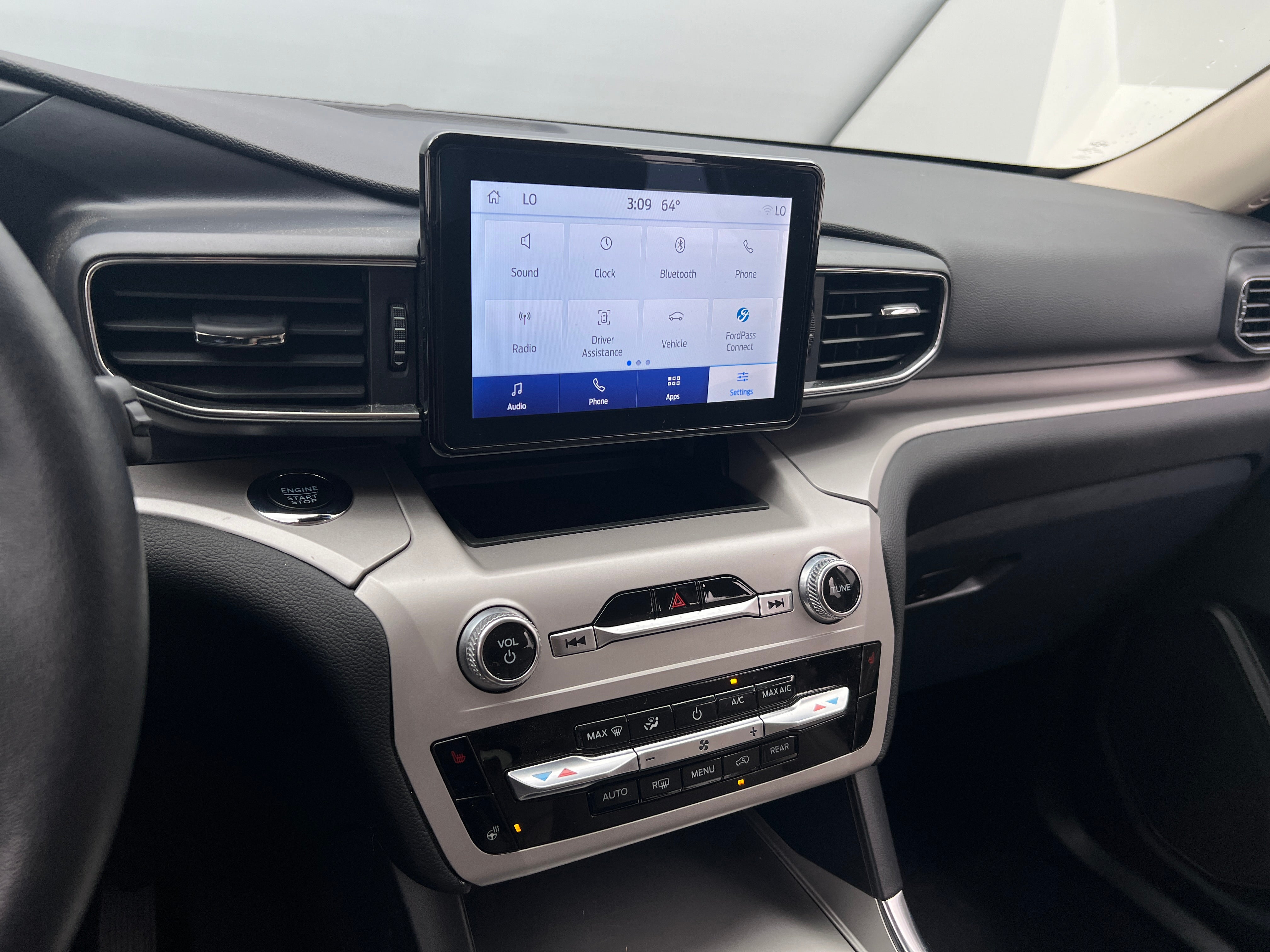 2024 Ford Explorer XLT 4