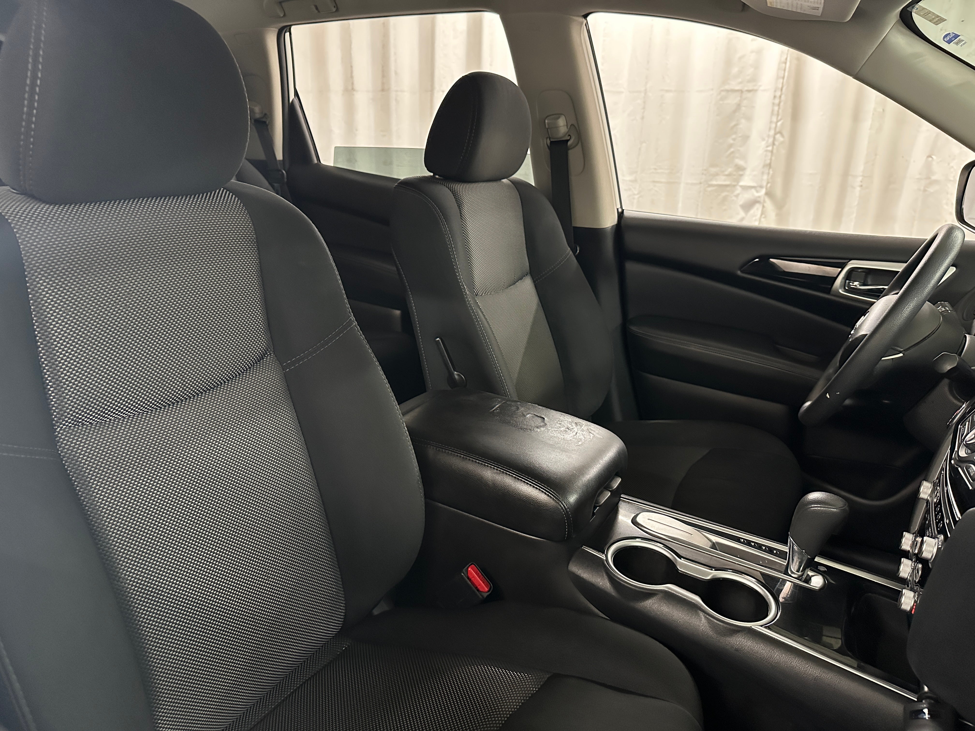2020 Nissan Pathfinder S 2