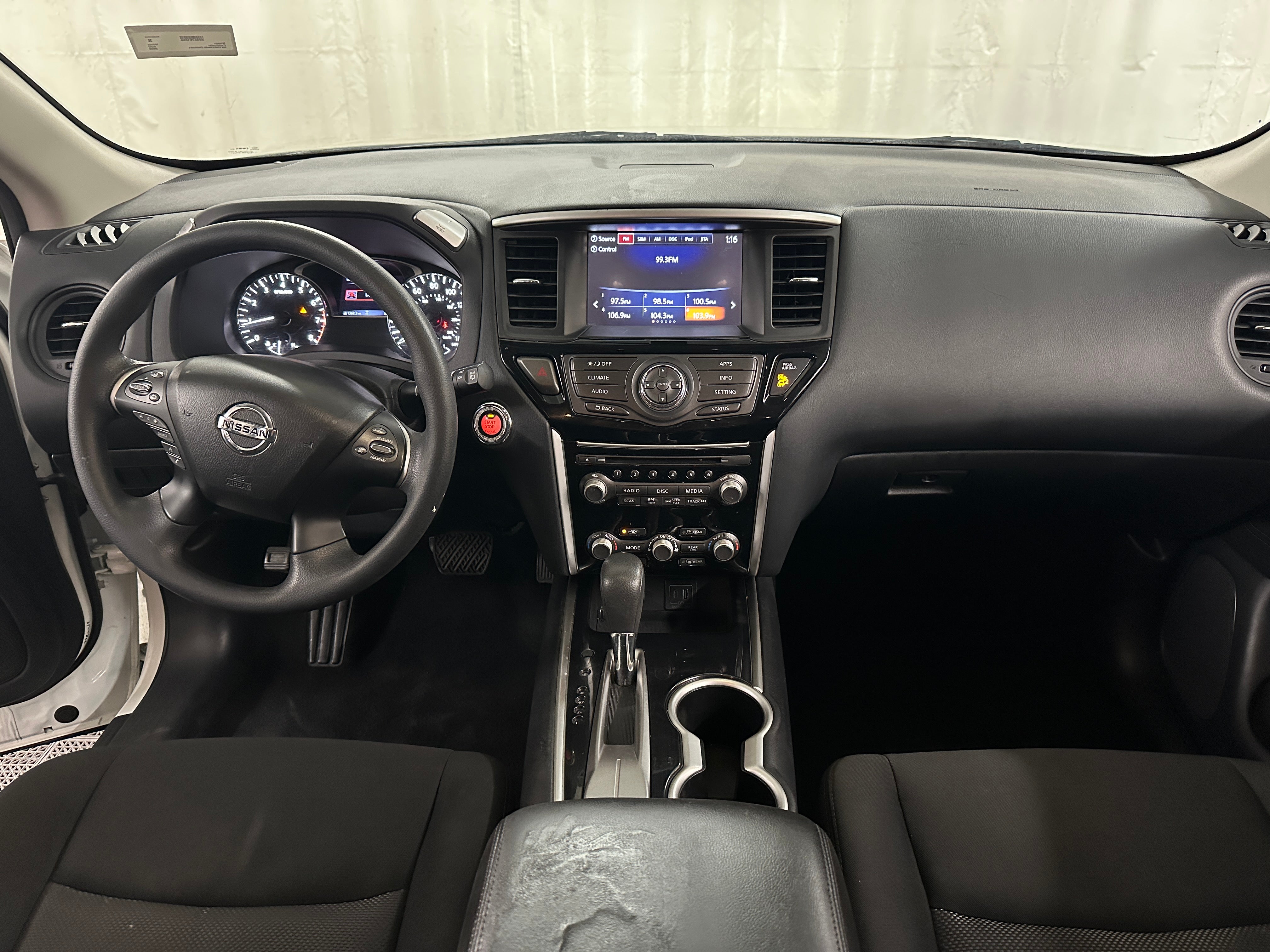 2020 Nissan Pathfinder S 3