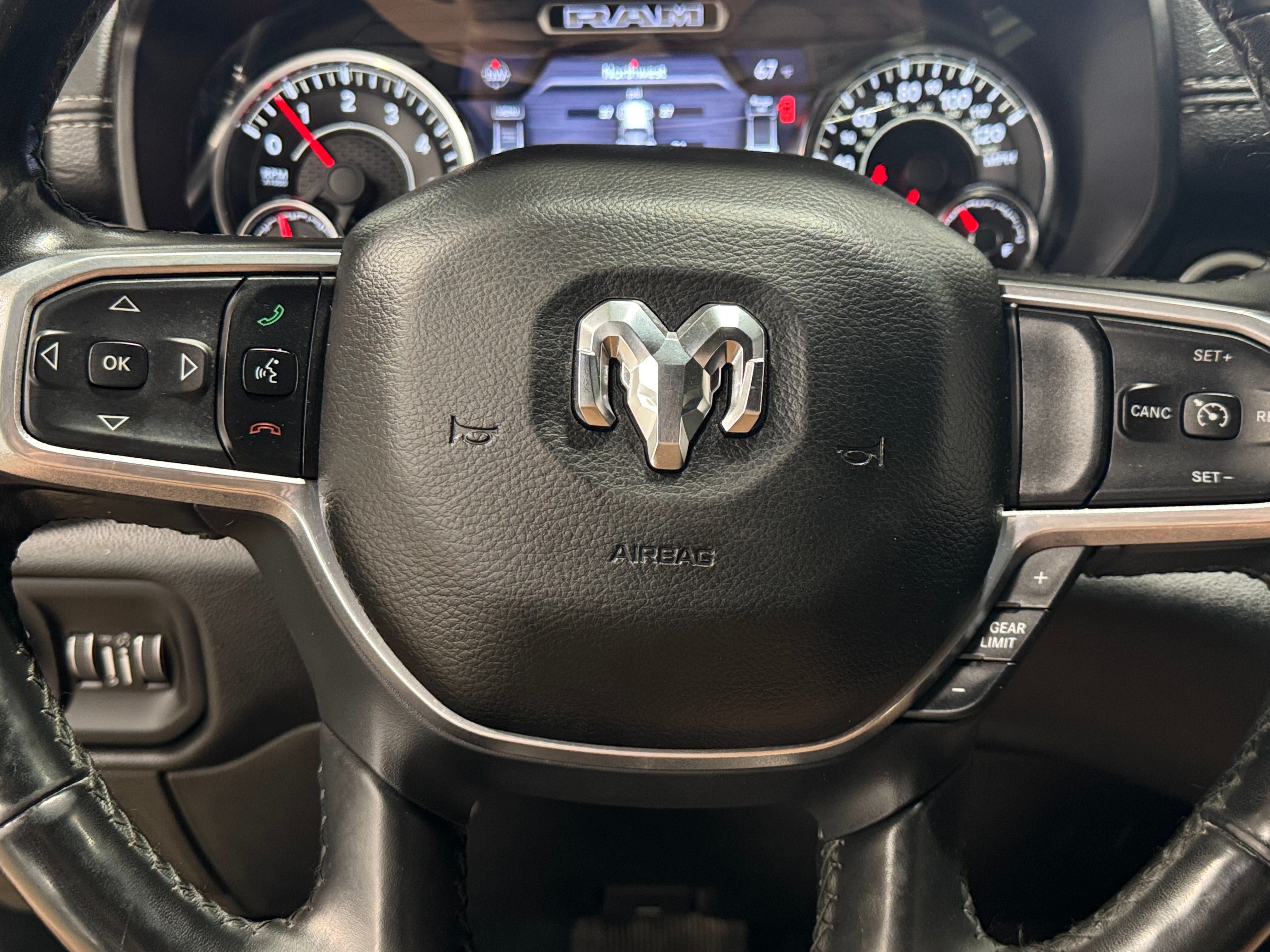 2019 RAM 1500 Laramie 4