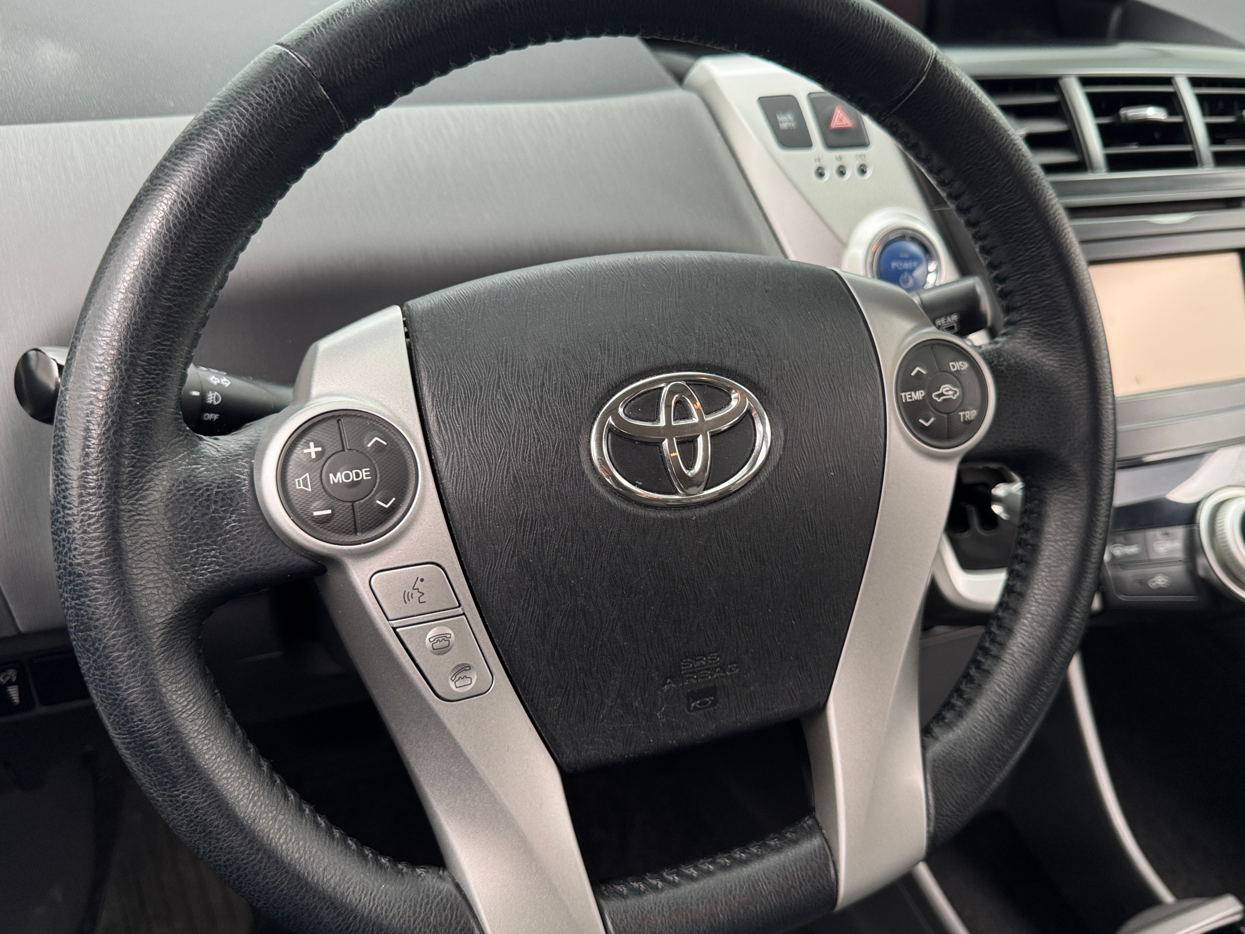 2014 Toyota Prius v Five 5