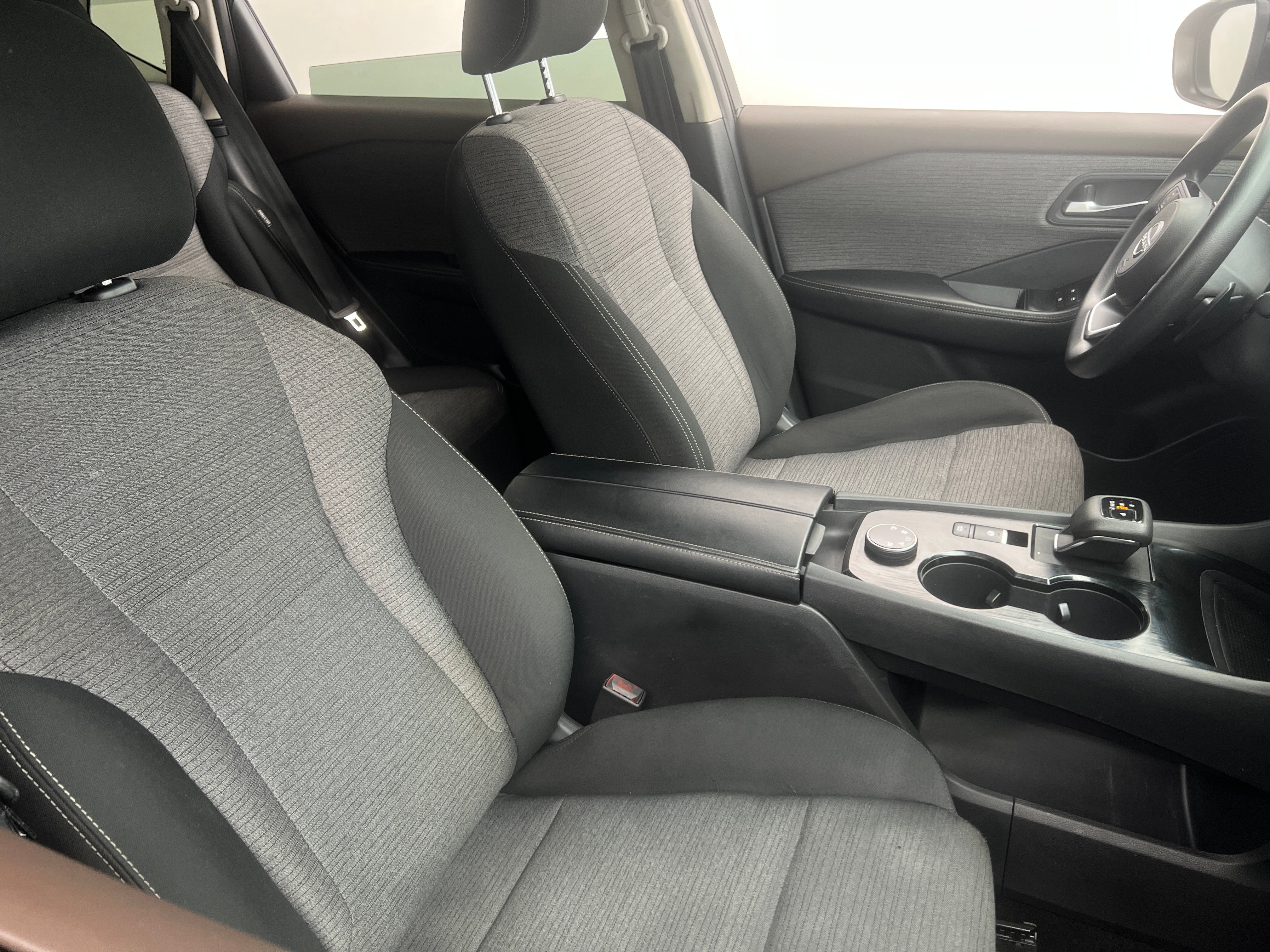 2023 Nissan Rogue SV 2